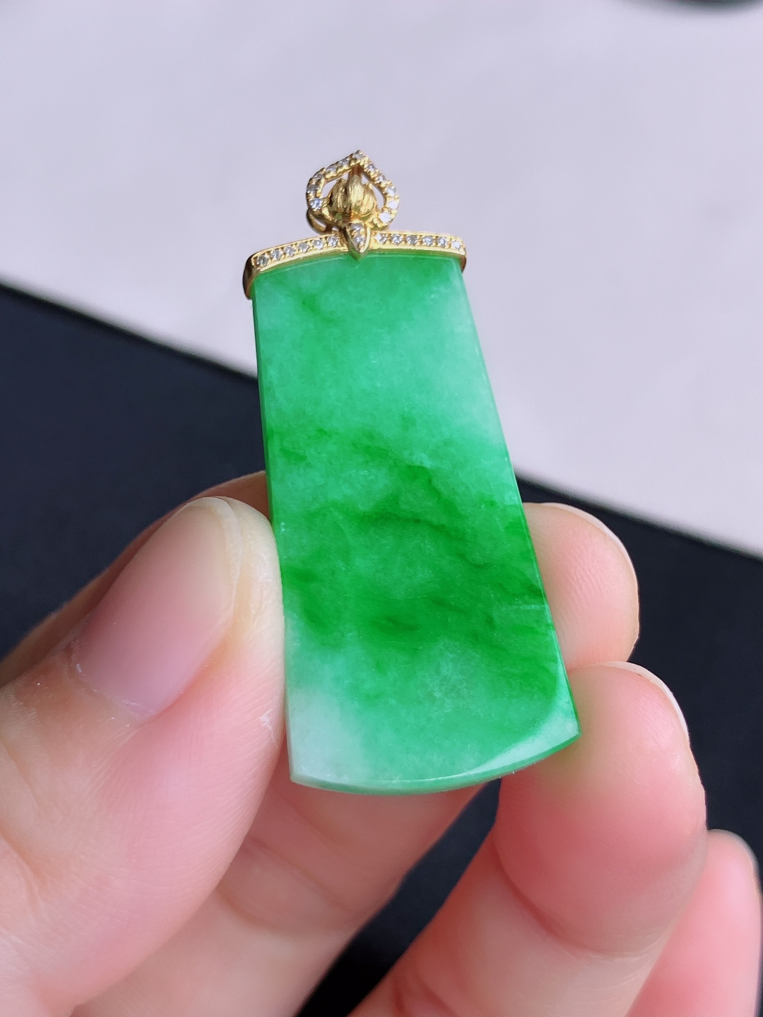 ️，翠绿平安牌，简约时尚，尺寸45/38.6/18.3/3.5/自然光实拍