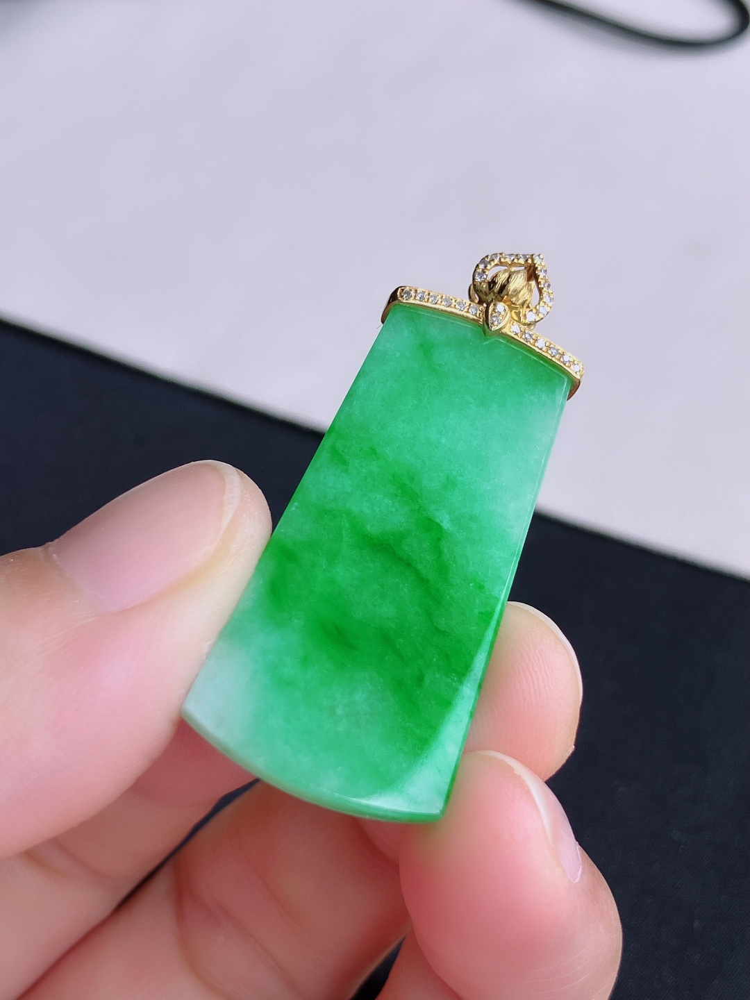 ️，翠绿平安牌，简约时尚，尺寸45/38.6/18.3/3.5/自然光实拍