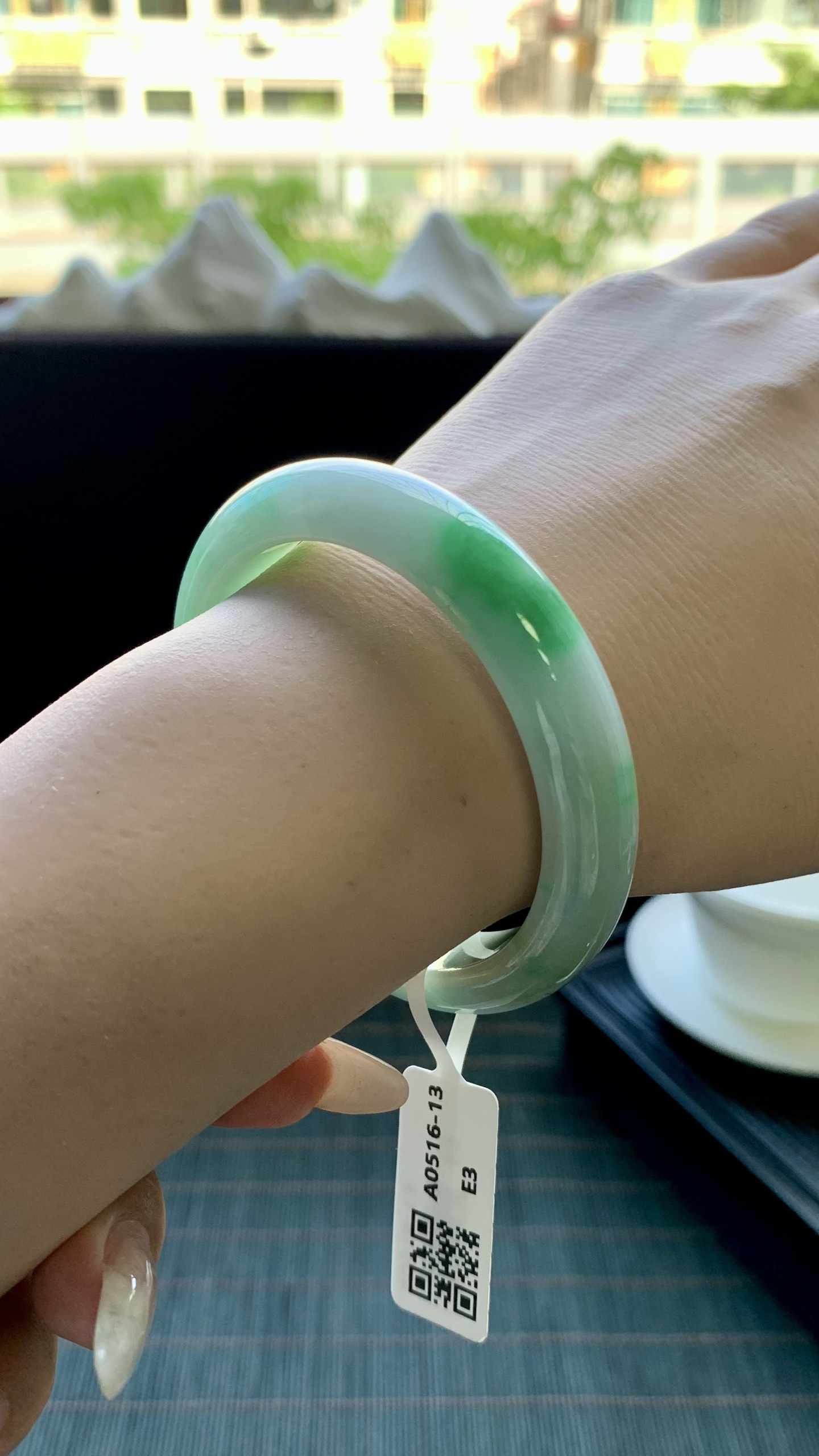 飘阳绿白底青正圈手镯成品 A0516-13 尺寸：51-11-7.5