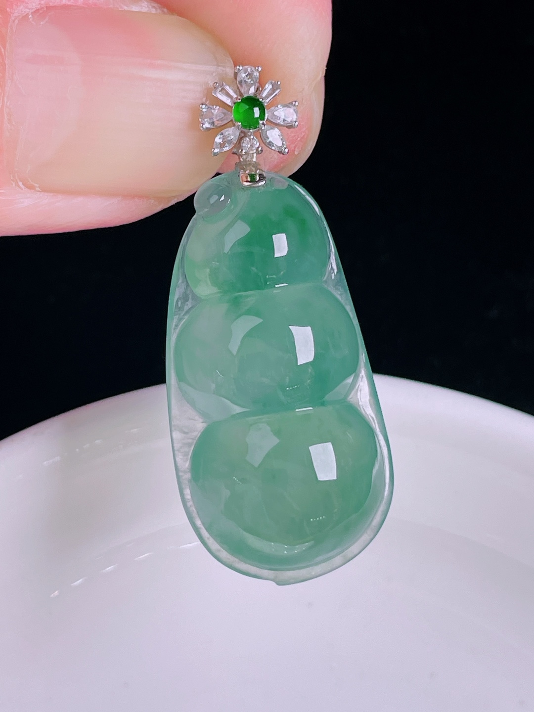 ️冰蓝豆子福豆，18k镶嵌，老种起光，细底通透，尺寸：38.3裸石31.6/16.6/9.4mm1006