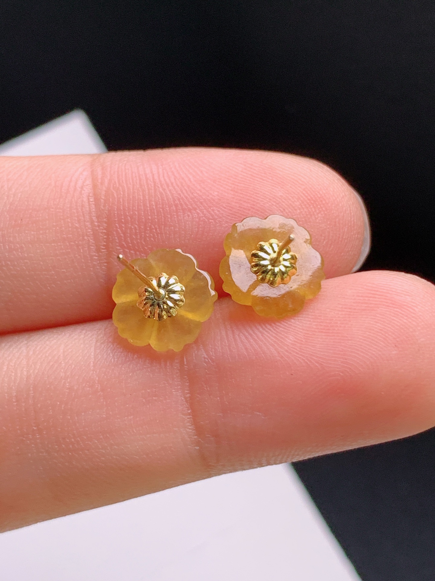 ️ 黄翡小花耳钉，色泽明媚，雕工精致 裸石8.9-6 531004
