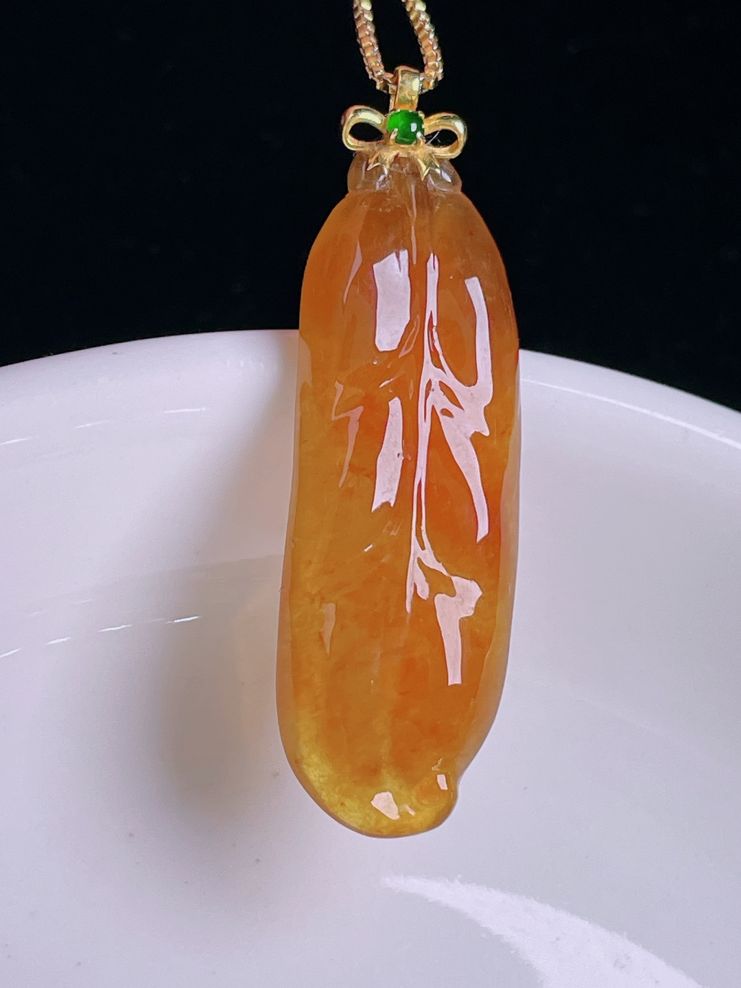 红翡树叶/叶子，18k镶嵌，老种起光，细底通透，尺寸：37.3裸石33.8/11.7/4mm1006