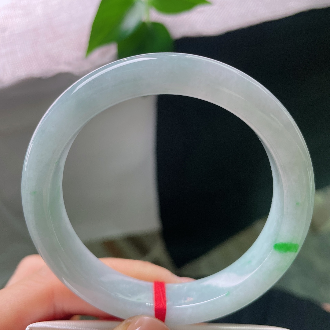 57.1/12.1/9.2，飘绿正圈，水头好，种老，细腻，惊鸿一笔，是山水，也是诗意。无裂，59728a