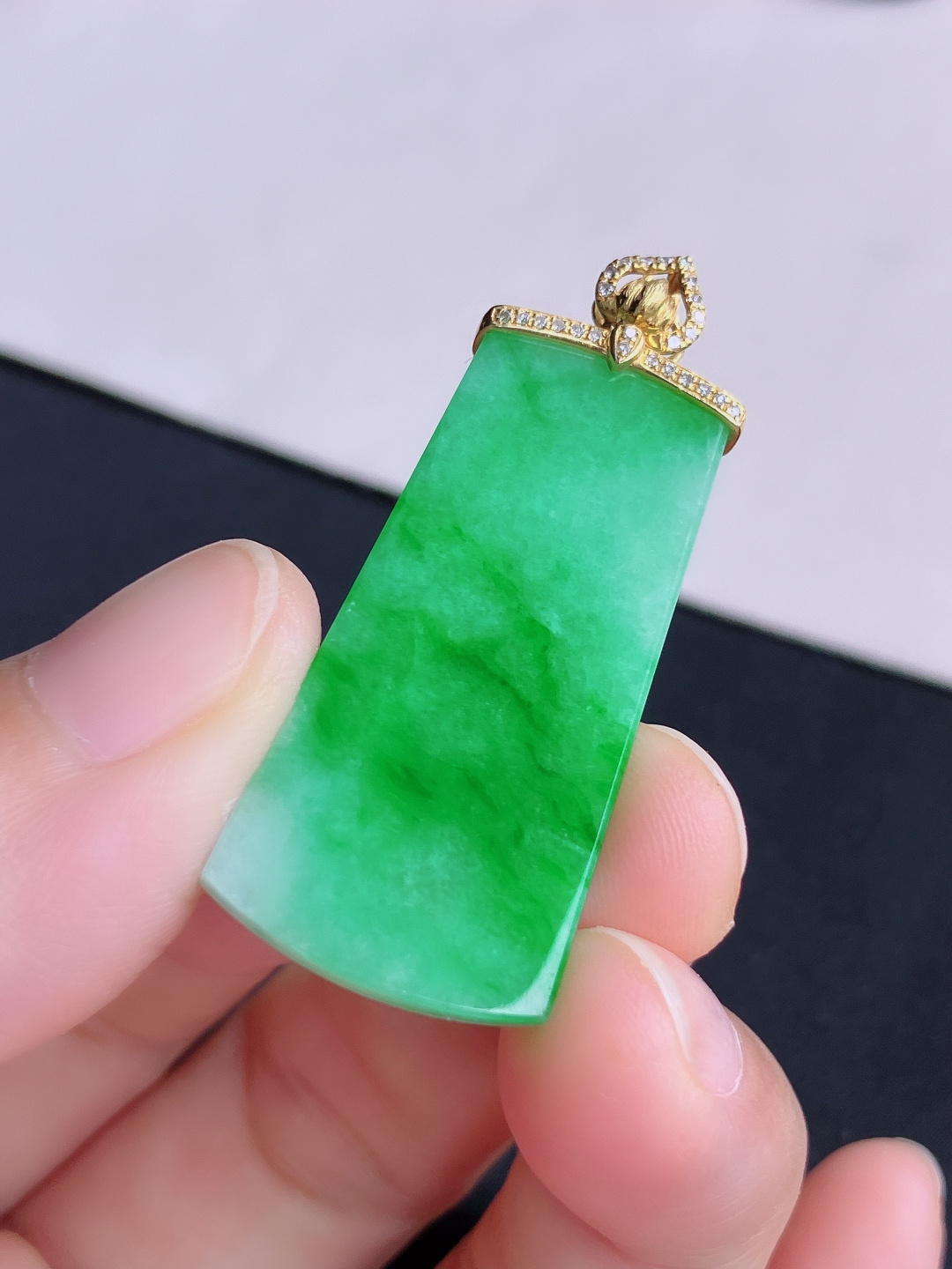 ️，翠绿平安牌，简约时尚，尺寸45/38.6/18.3/3.5/自然光实拍
