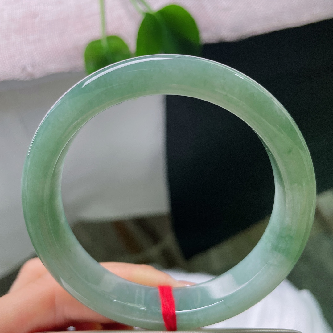 58.2/12.5/8.7，飘花正圈，无裂，风格百搭耐看，日常通勤、聚会佩戴都适配，越看越有味道。ss57580a