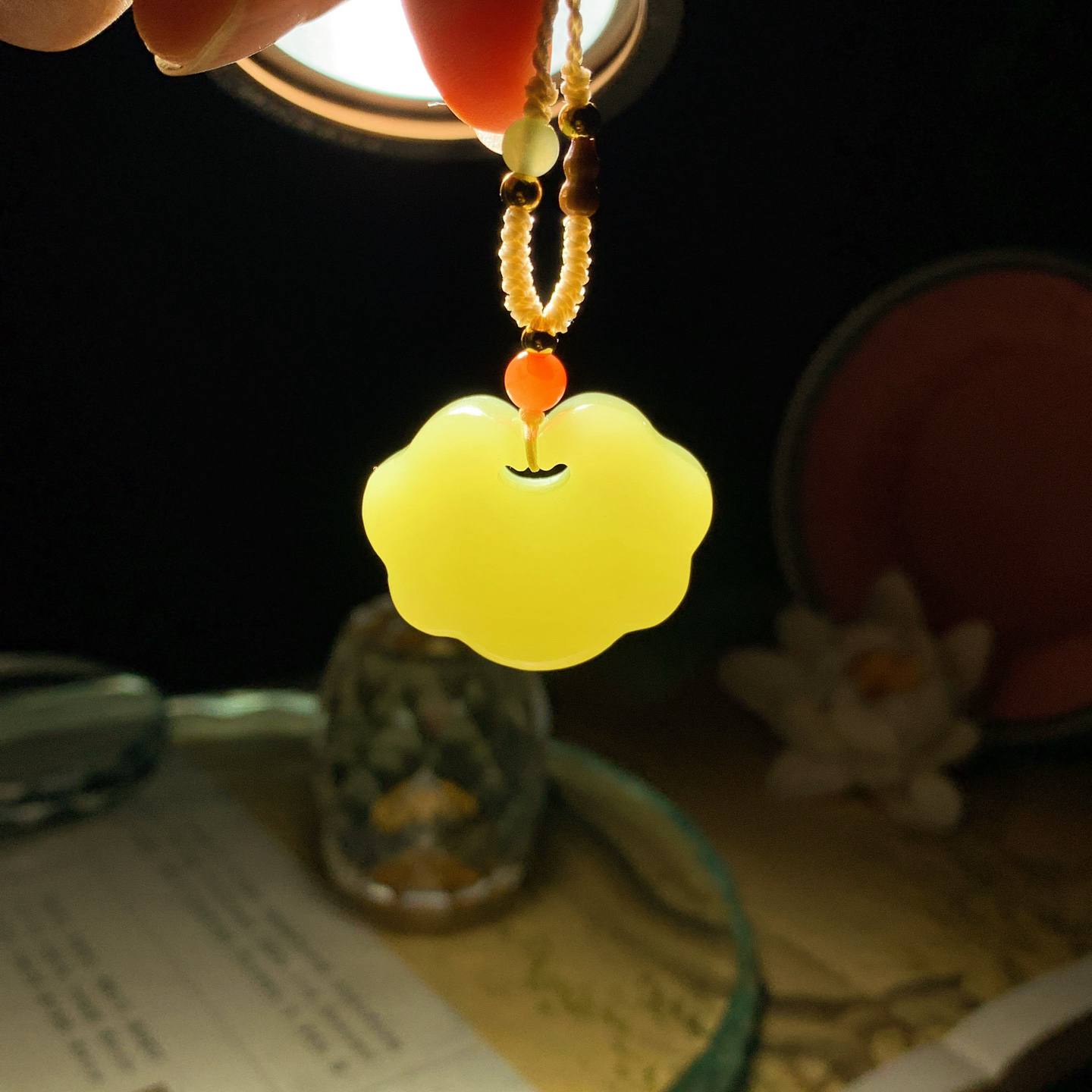 新疆若羌黄口料宝宝锁挂件 尺寸23/29/12重15克，玉质细腻油润 底色纯净 脂粉好，品质好！lt2601005