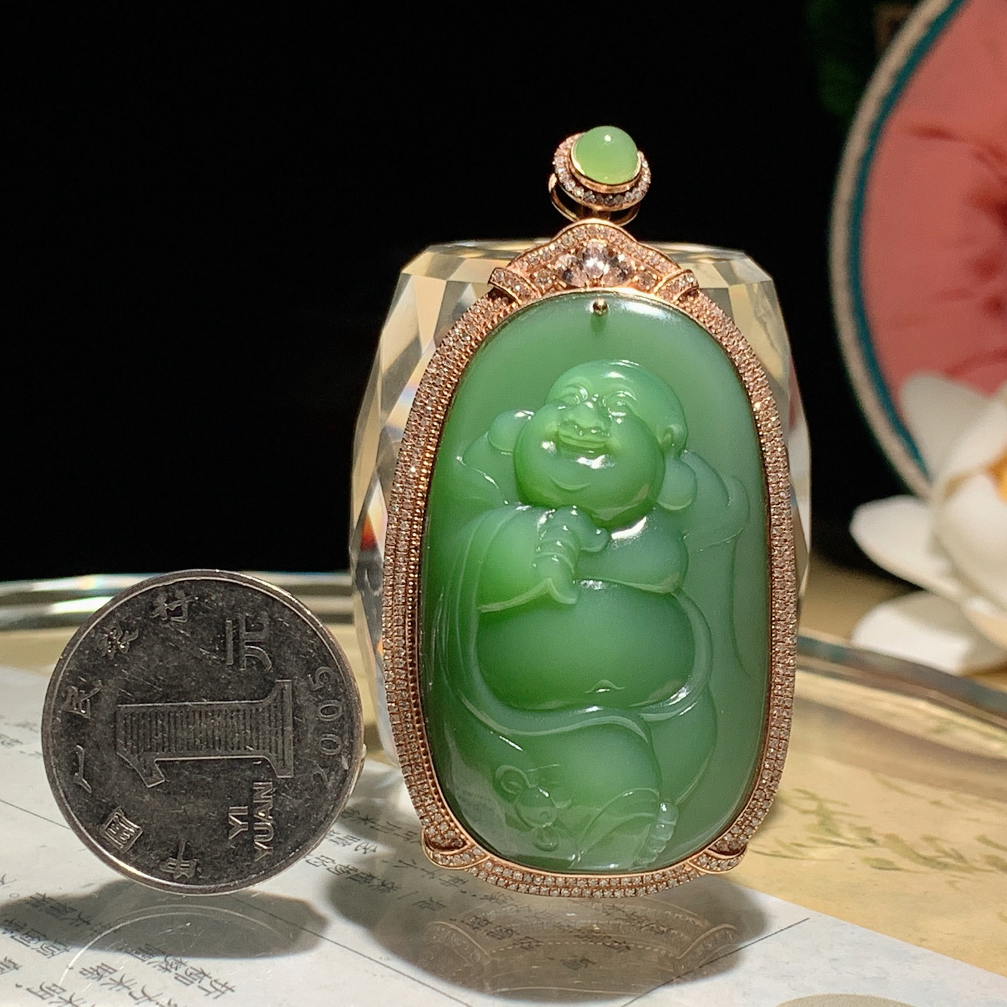 收藏级！和田玉粉绿18k金俄罗斯碧玉佛引福来挂件。尺寸45/27/14重34.7克，玉质细腻油润 脂粉好，品质好！lt2601007