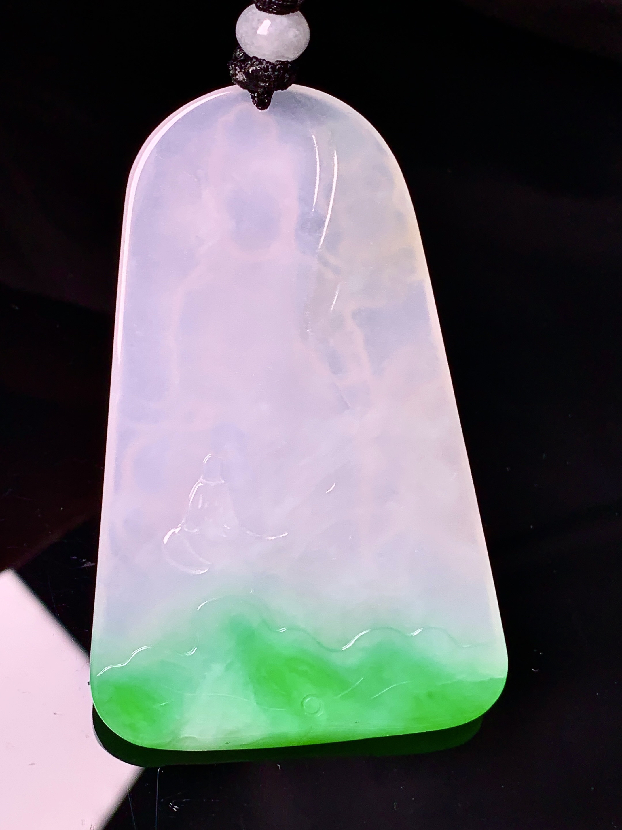 飘绿观音菩萨吊坠 玉质细腻 色泽艳丽清新 水润亮眼 整体尺寸61.2*38.3*5 w1