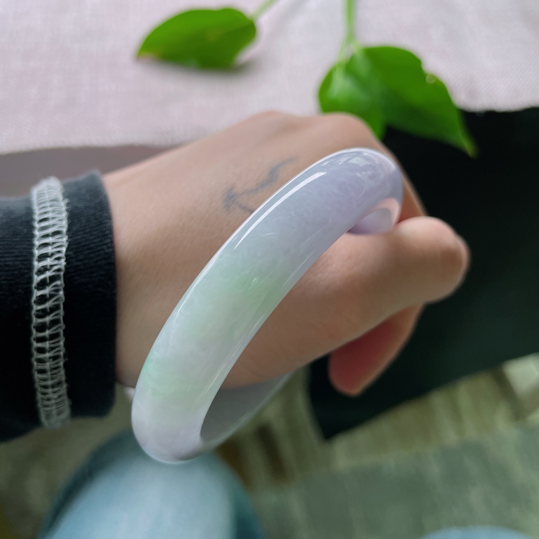 57.3/12.4/8.7春彩正圈，莺歌燕舞，水头好，质地温润细腻，色彩斑斓，ss57035a