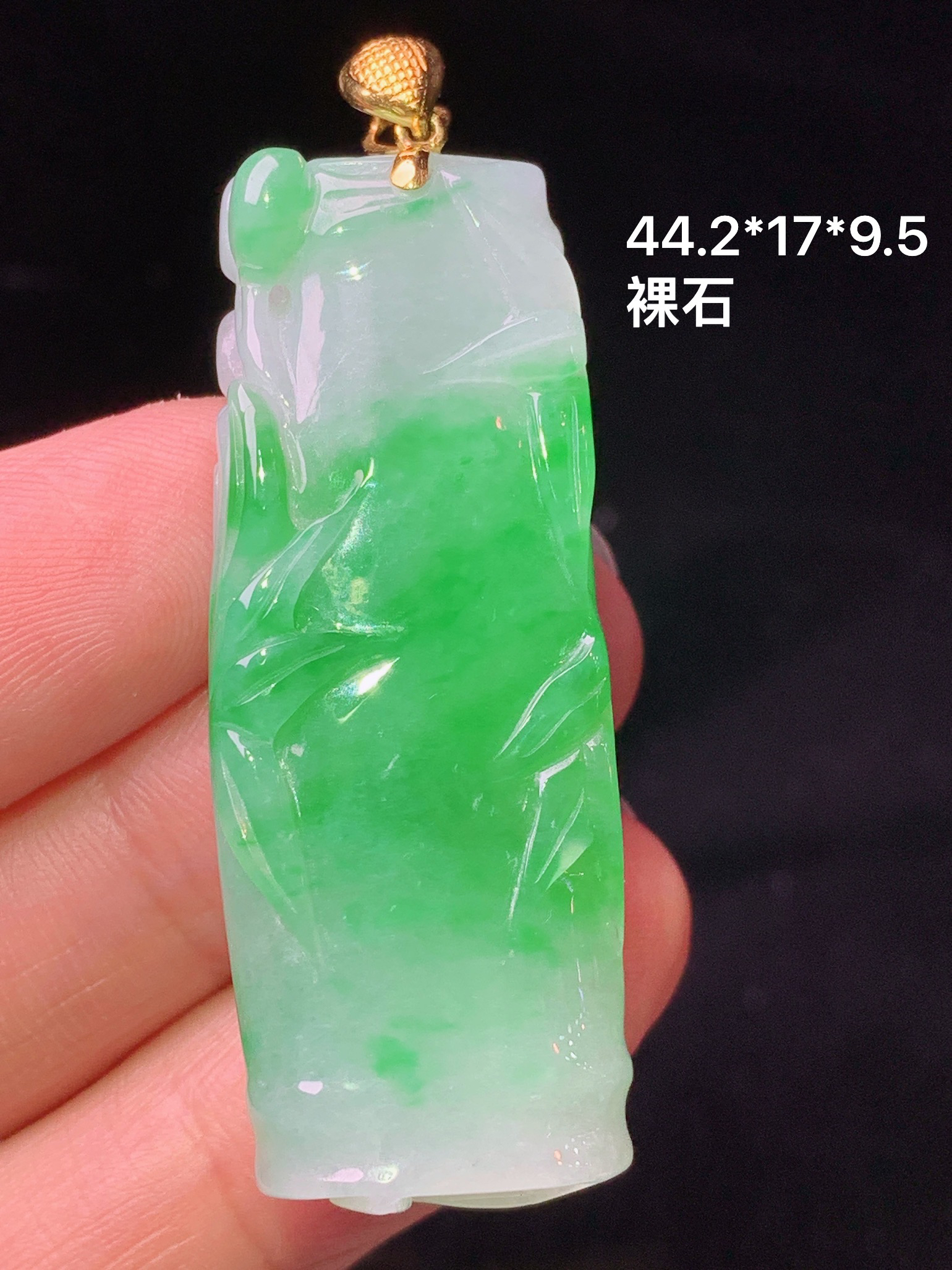 18k金镶嵌飘绿竹节吊坠 玉质细腻 色泽艳丽清新 水润亮眼 裸石尺寸44.2*17*9.5 a5