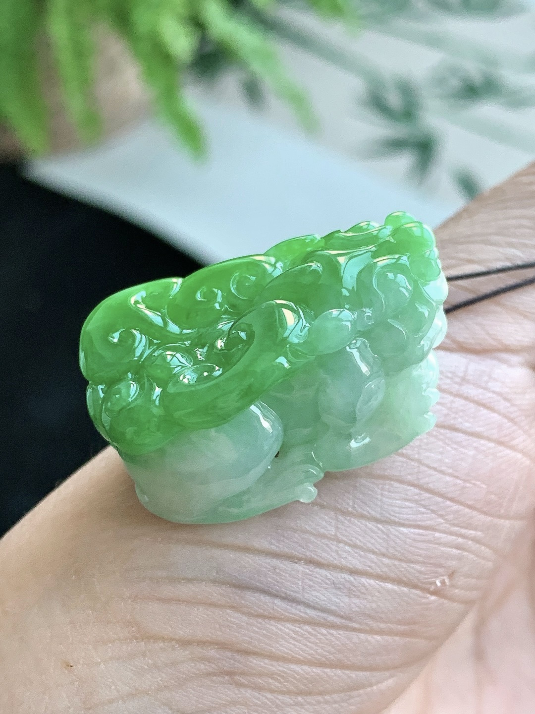 【裸石】️冰糯种飘阳绿貔貅吊坠 【说明】缅甸 性比高 超厚 【尺寸】30.2-20.3-15.7 【重量】18.7克
