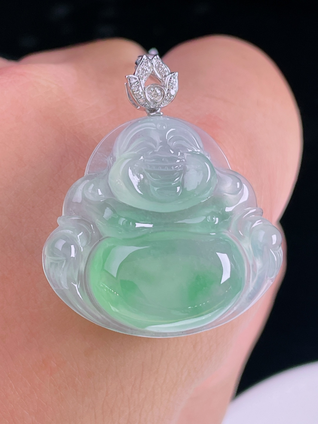 冰绿佛公，18k镶嵌，老种起光，细底通透，尺寸：33.3裸石25.8/28.3/6.3mm1006