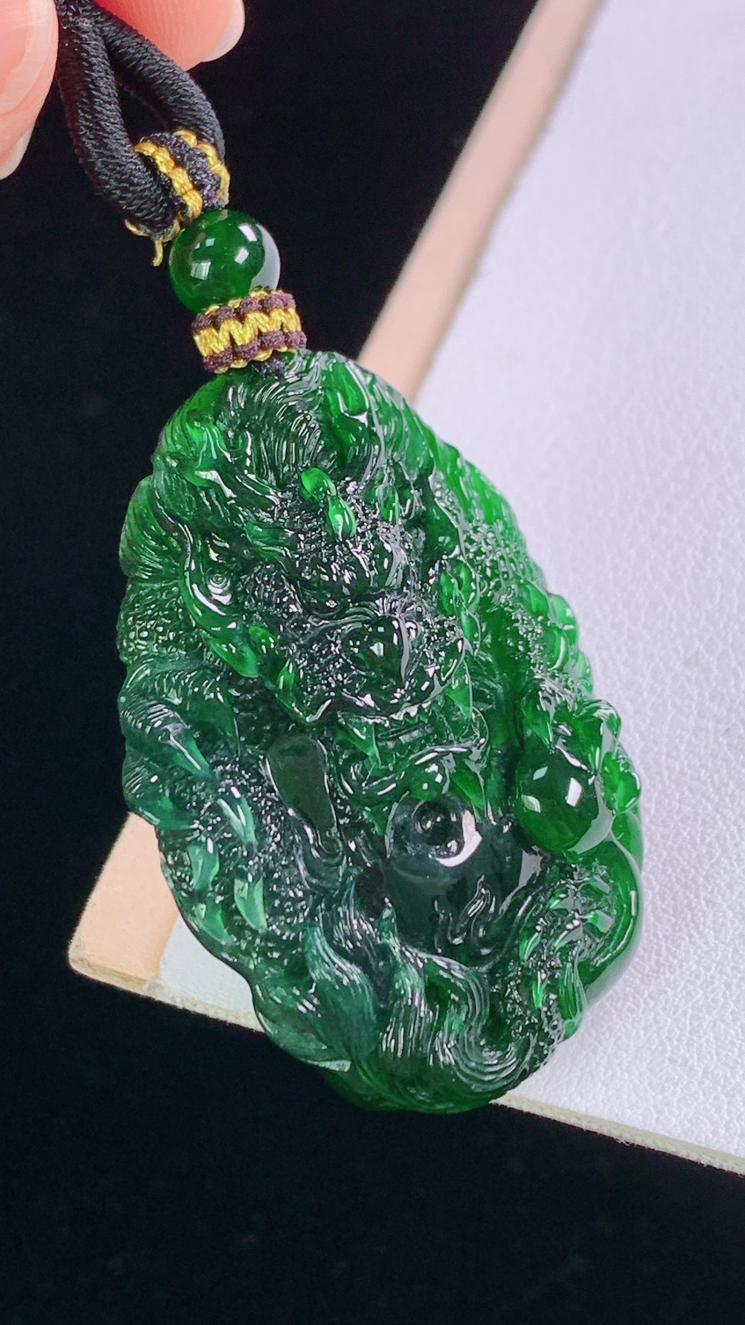 ️墨翠龙/凤，色泽浓郁，雕工精湛，霸气，无裂，尺寸:41.2-28.1-10.4mm 4