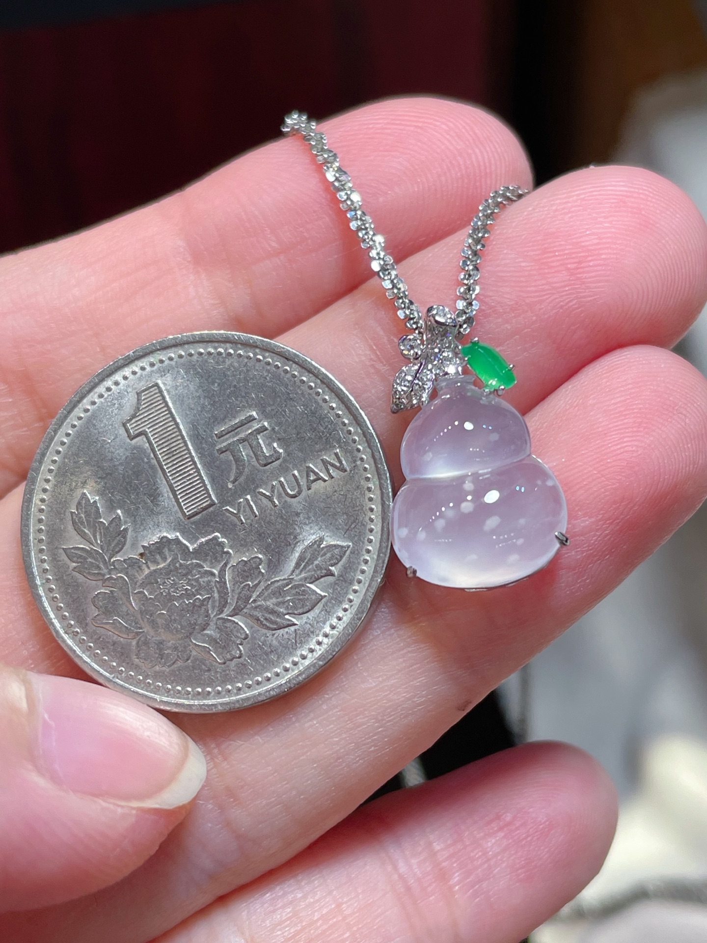 ️翡翠冰种葫芦吊坠，起荧光，种水好好，裸石很饱满，专挑好品相，18k镶嵌，13.1-11-4.2