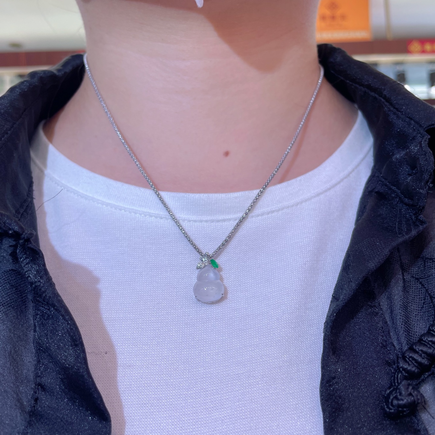 ️翡翠冰种葫芦吊坠，起荧光，种水好好，裸石很饱满，专挑好品相，18k镶嵌，13.1-11-4.2