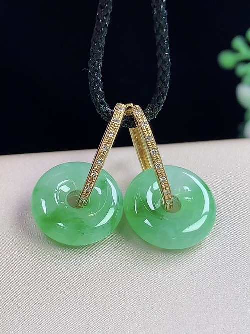 18k金镶冰飘绿甜甜圈耳环，无裂，尺寸12-3.5mm，S07lhd