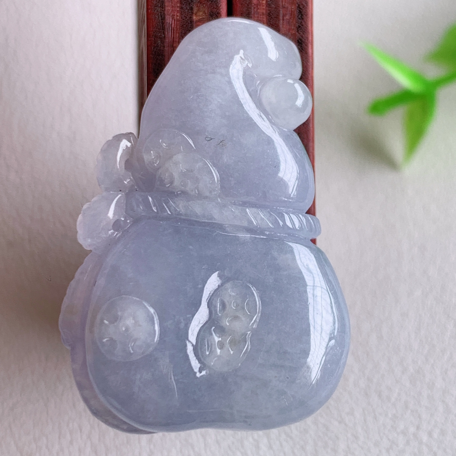 冰润紫罗兰葫芦翡翠吊坠  寓意“福禄双全，加官进爵，财源滚滚” 莹润通透，抱满大气  清新脱俗    W03.3 尺寸：33-22.8-10.5mm
