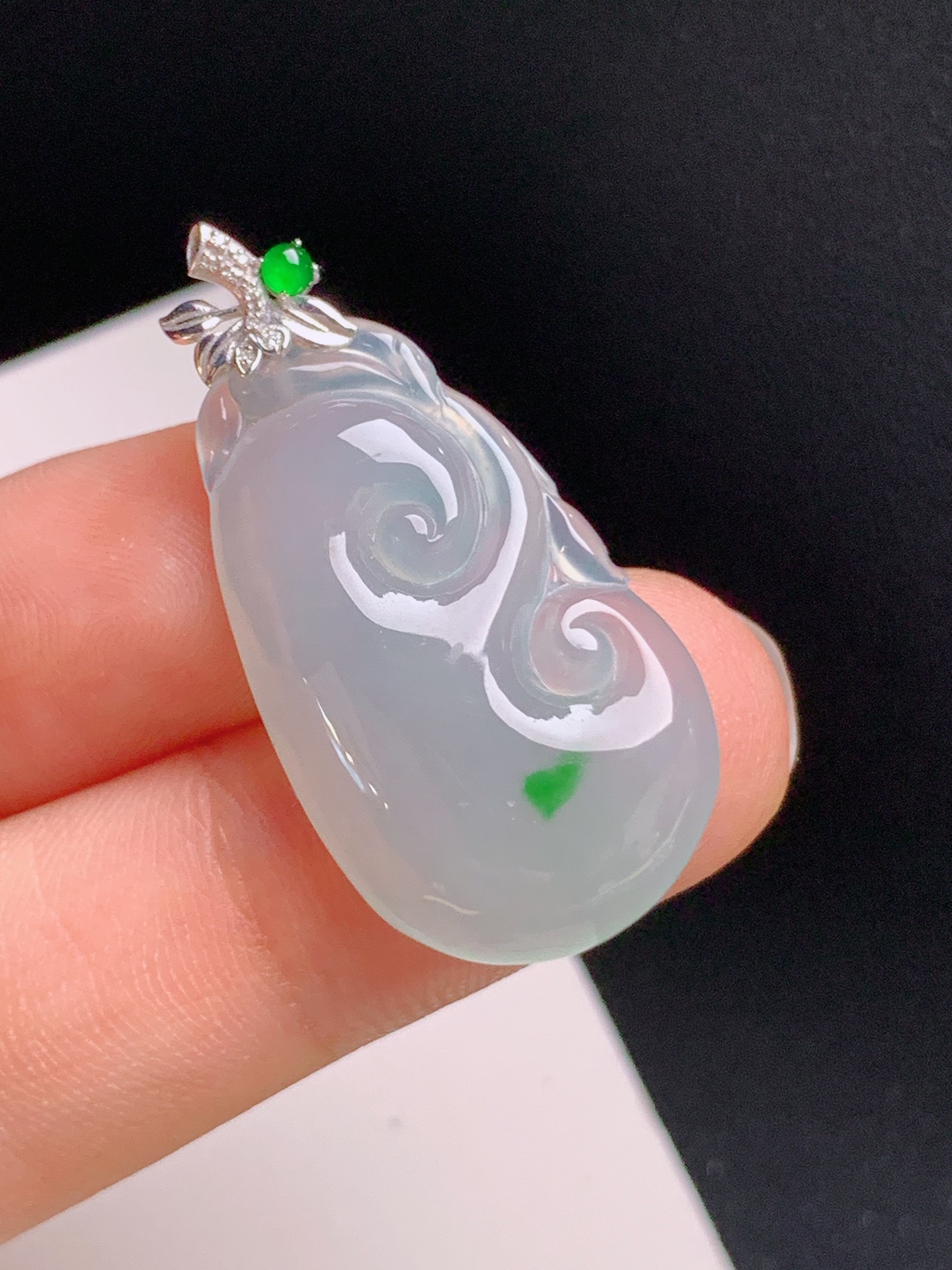 ️ 冰飘绿如意吊坠，种水通透，色泽清爽，质感莹润，裸石27.8-16.5-4.733.3，531004