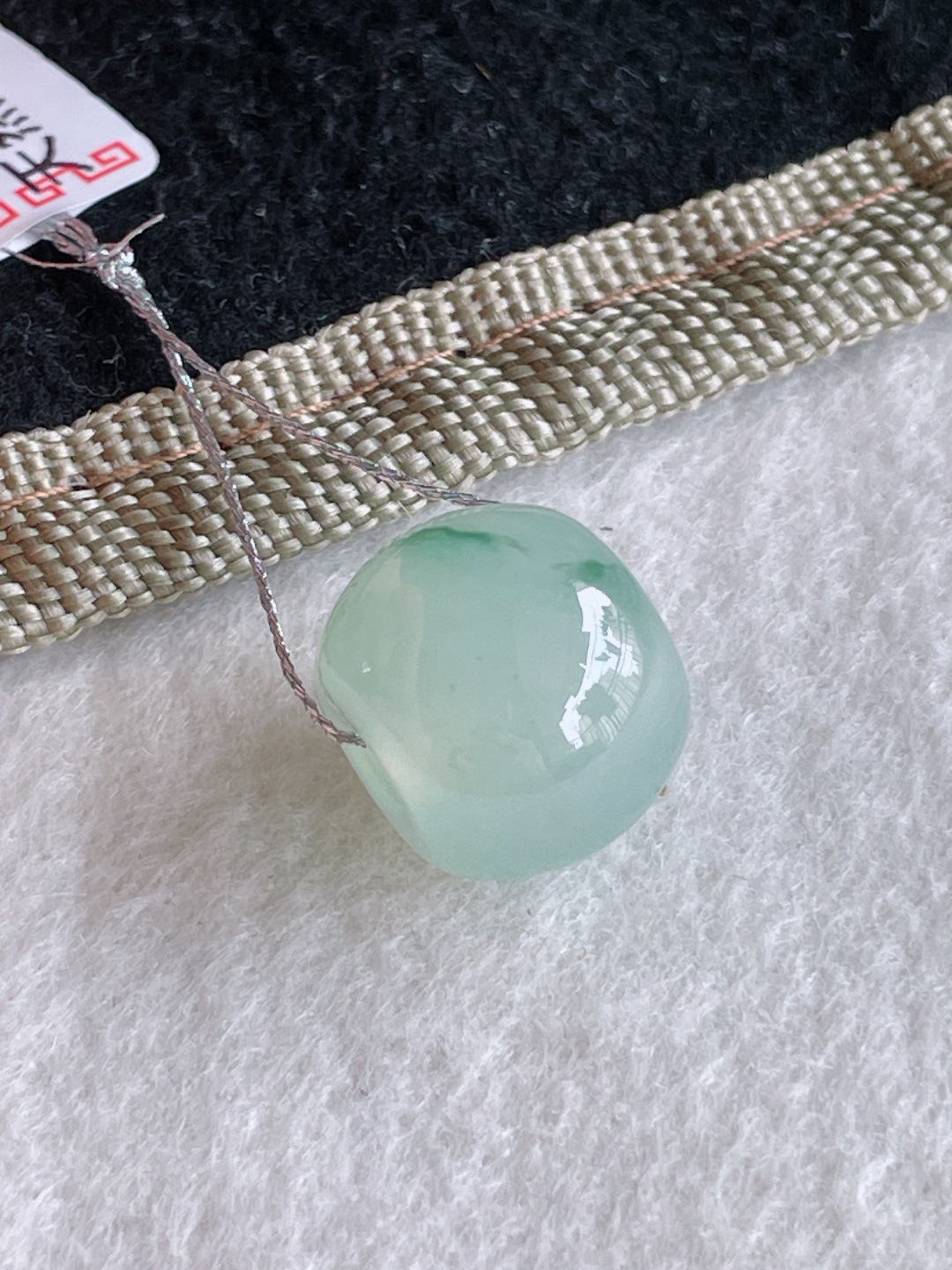 ️，缅甸天然翡翠A货，冰种飘花路路通单珠，尺寸：14.8-12.3mm。【编4056】