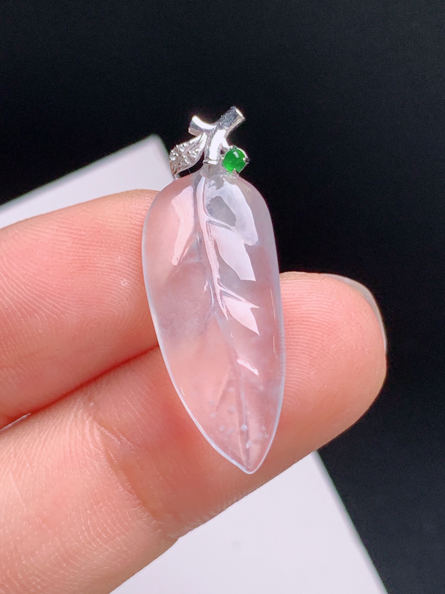 ️ 冰种树叶吊坠，晶莹剔透，形态舒展，裸石23.8-10.4-3.2 整体29.2 081004