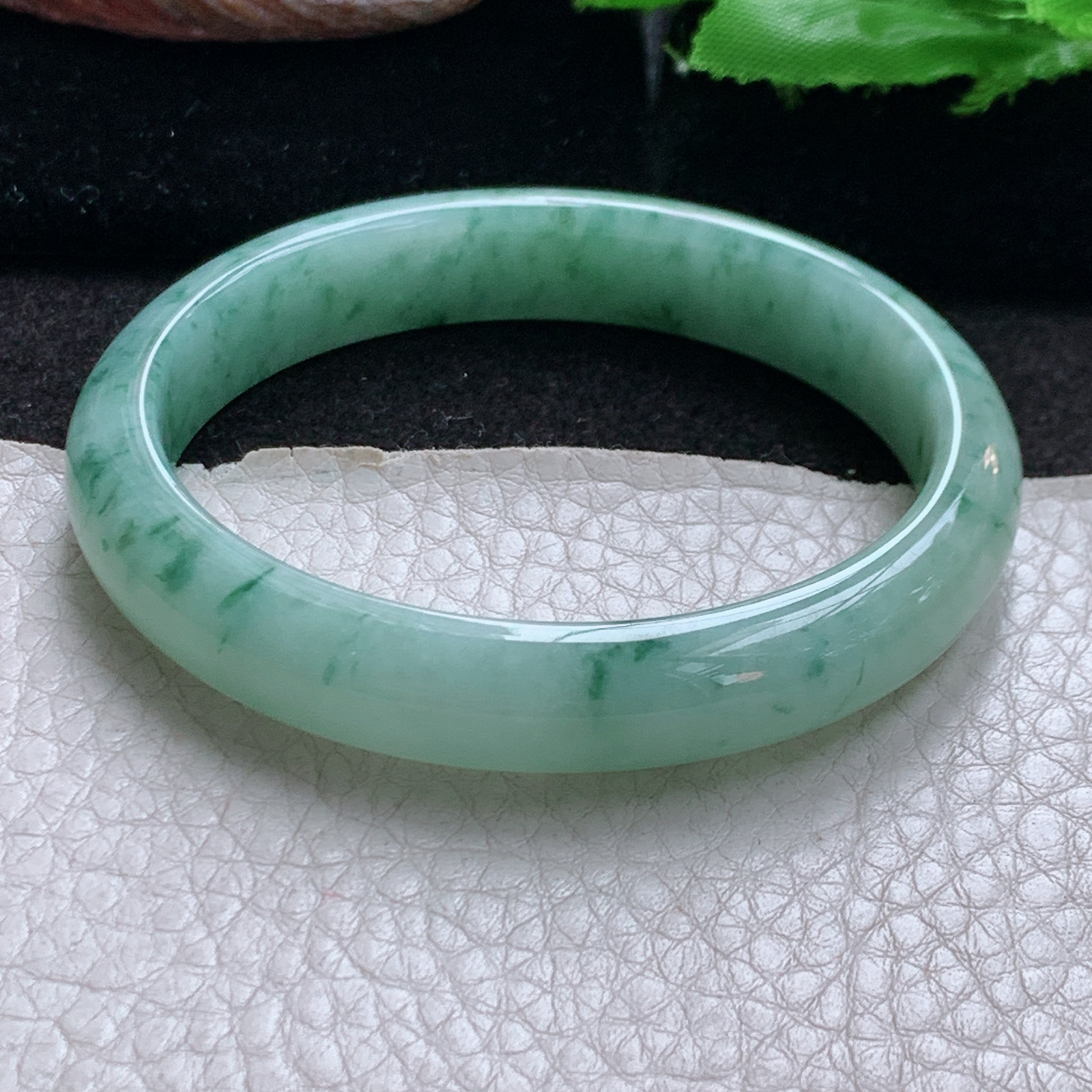 jc实拍56*49*11*7.3贵妃镯 缅甸翡翠a货玉手镯清爽飘花蛋形宽边玉手环