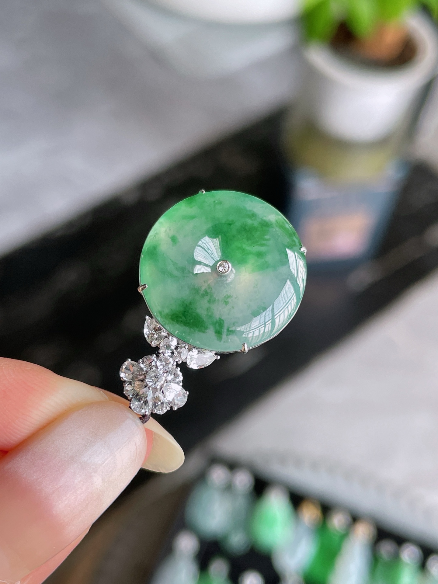 18k金镶冰胶飘绿平安牌，总26.6-18-3.8mm，裸石18-3.8mm，S11，26.6-18-3.8