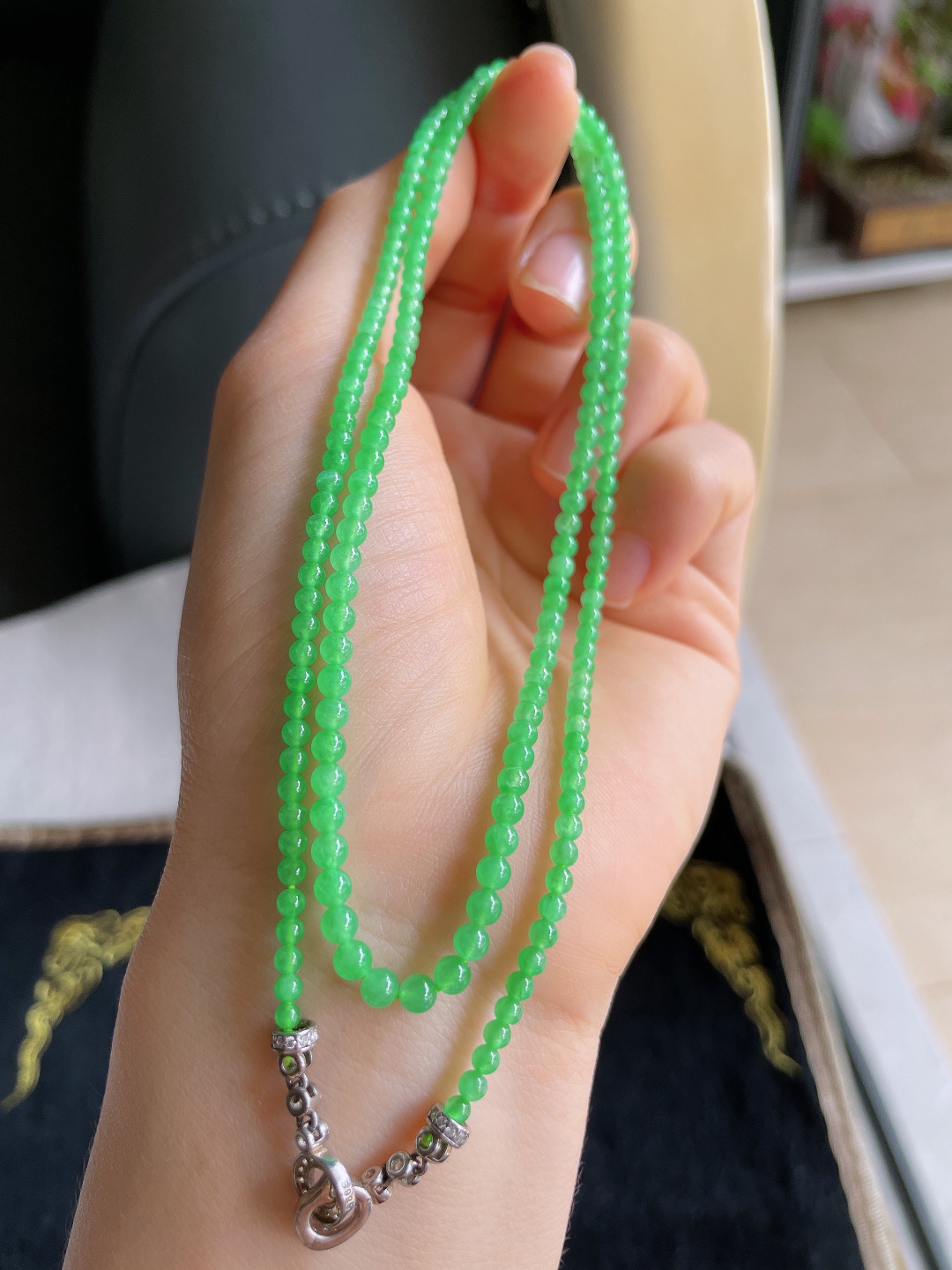 缅甸天然翡翠A货，冰满绿甜绿小米珠项链，尺寸：3mm194颗。【编4017】