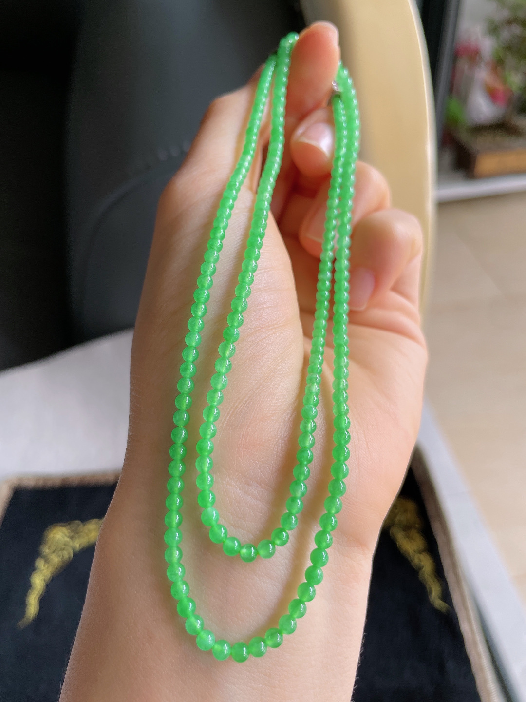 缅甸天然翡翠A货，冰满绿甜绿小米珠项链，尺寸：3mm194颗。【编4017】