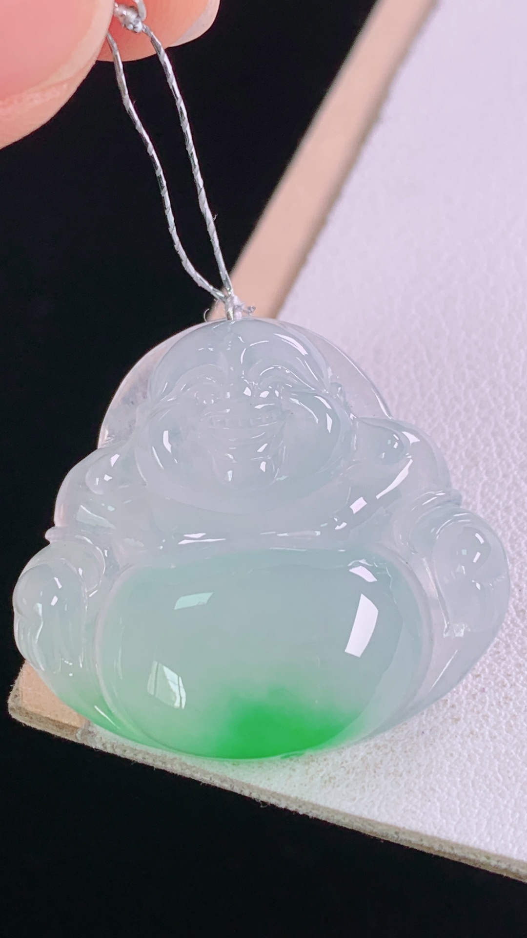 冰飘绿佛公 翠色清新，清爽细腻，无裂 尺寸:26.8-29.9-6.4mm 4