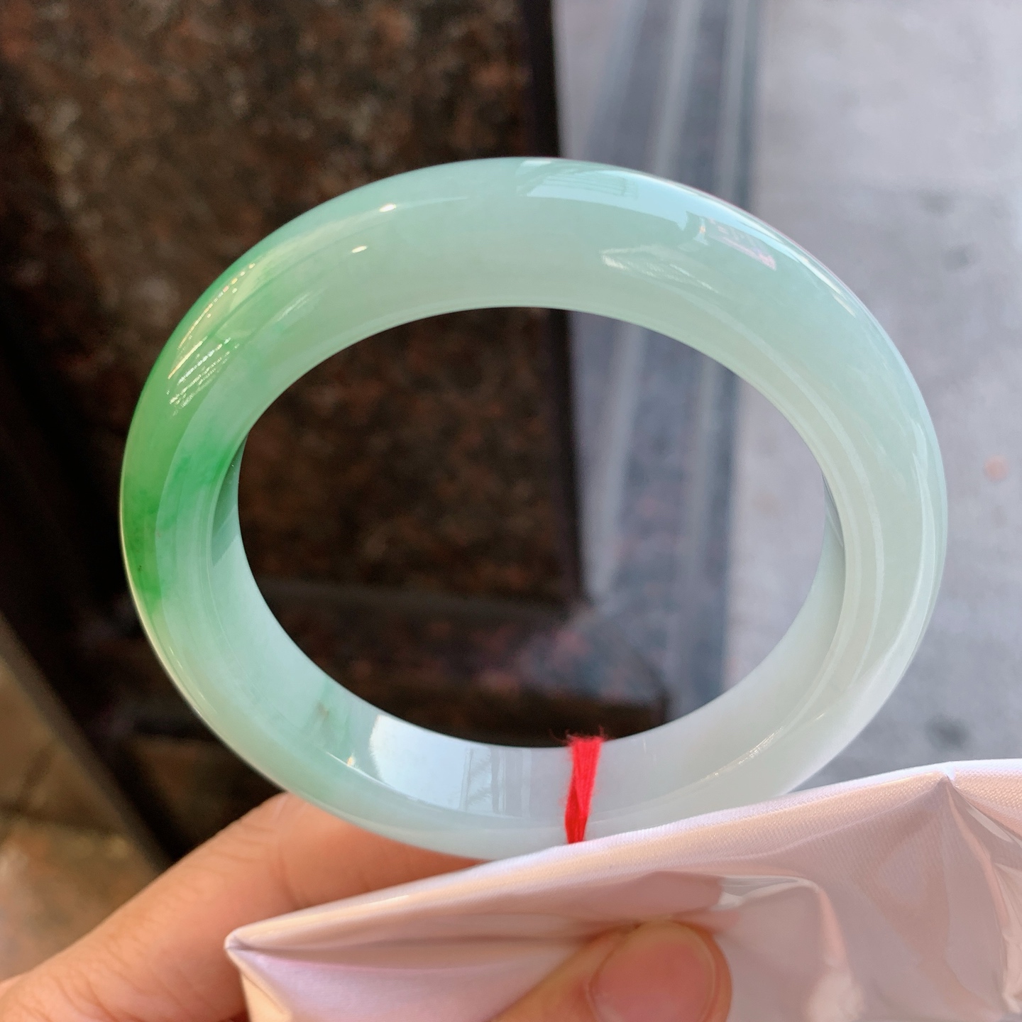 正圈飘绿 无裂 尺寸：58/22/9.8 细腻