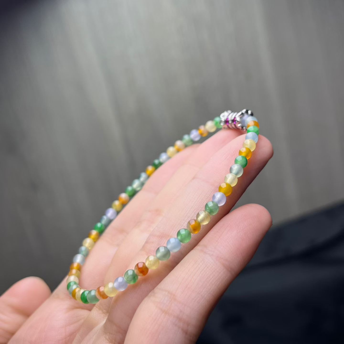 ️ 彩色小米珠手串，卡3.3mm-3.5mm，56颗