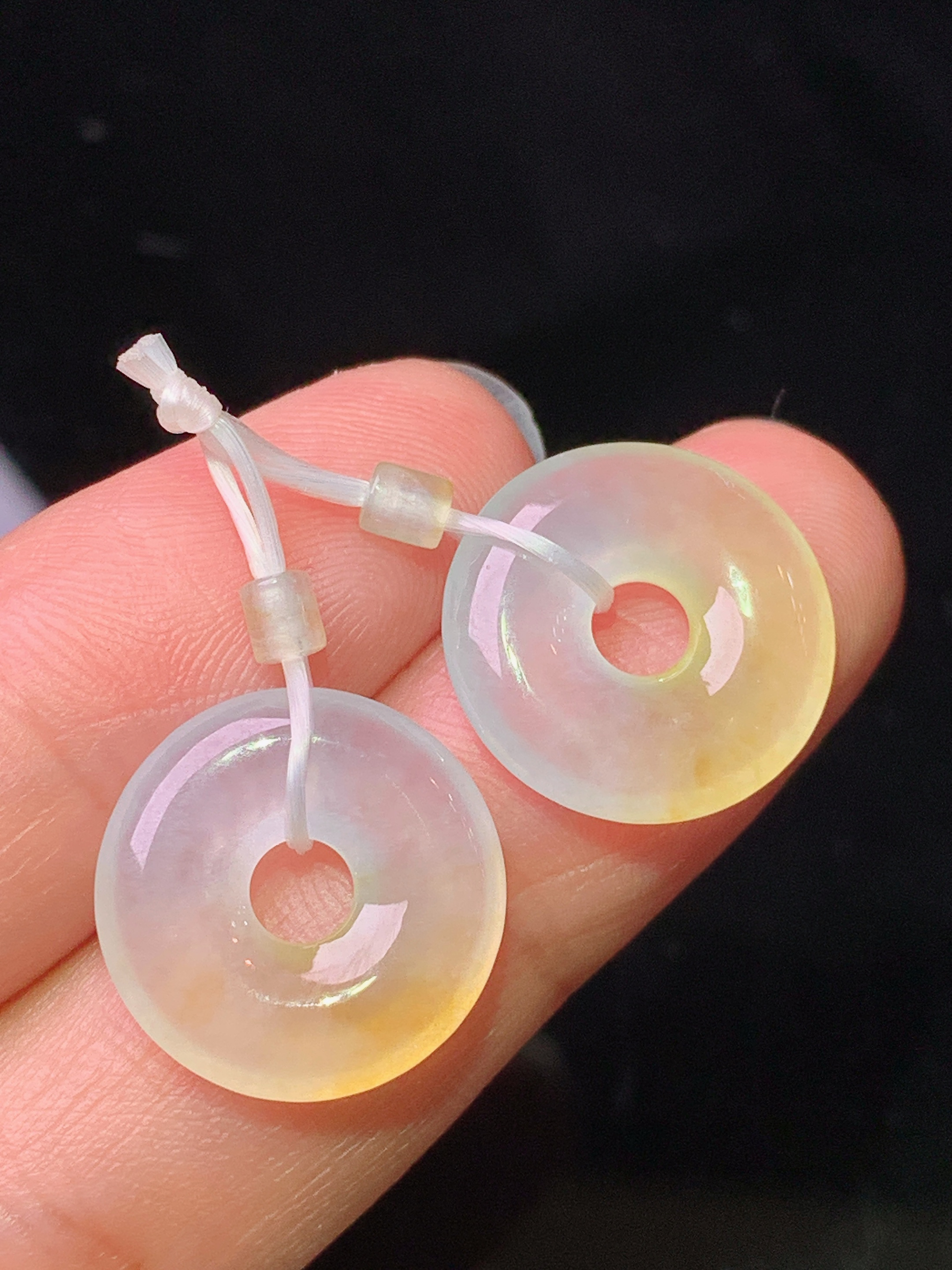 飘绿平安环一对 玉质细腻 色泽艳丽清新 水润亮眼 整体尺寸15*3 e2