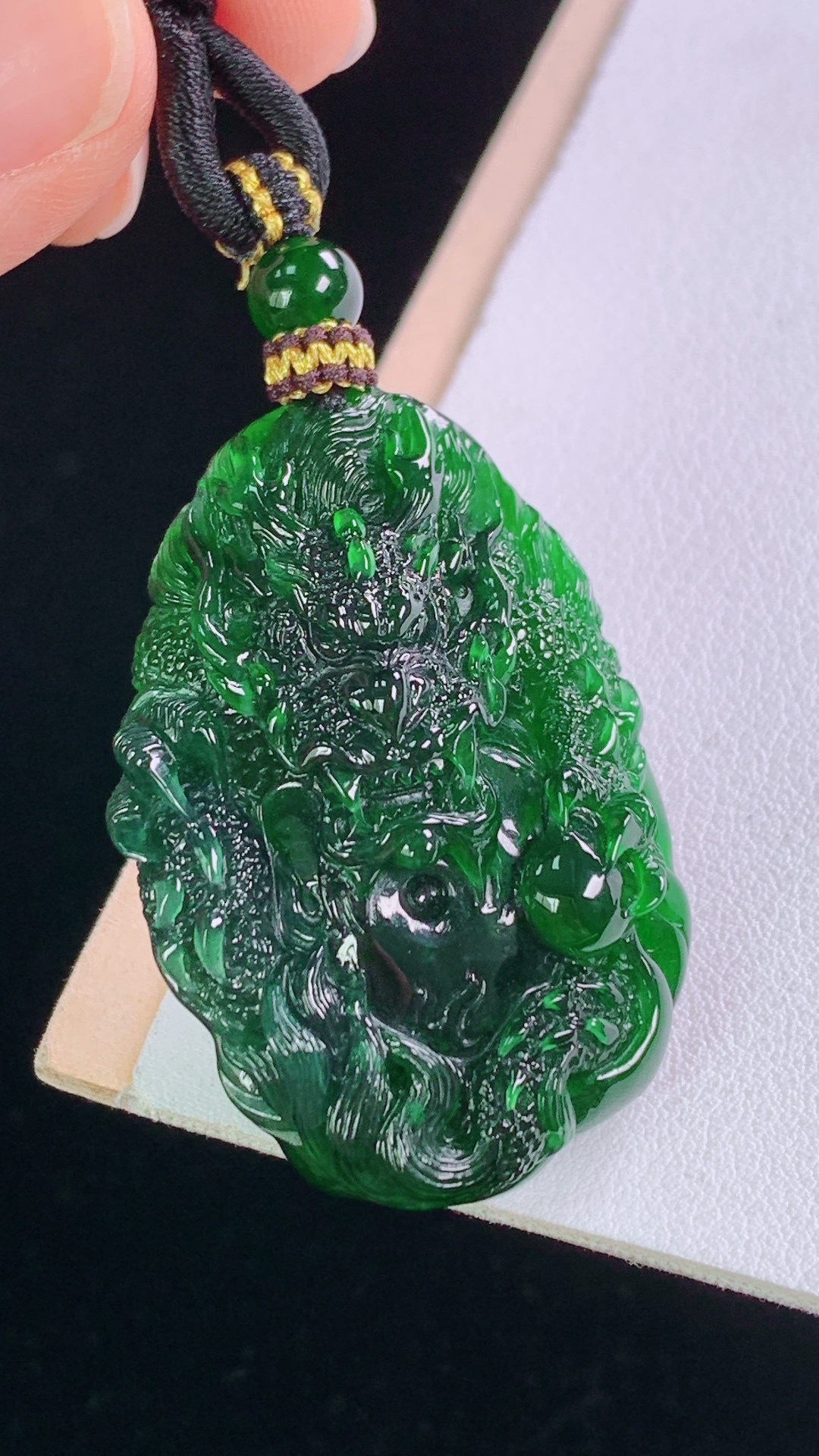 ️墨翠龙/凤，色泽浓郁，雕工精湛，霸气，无裂，尺寸:41.2-28.1-10.4mm 4