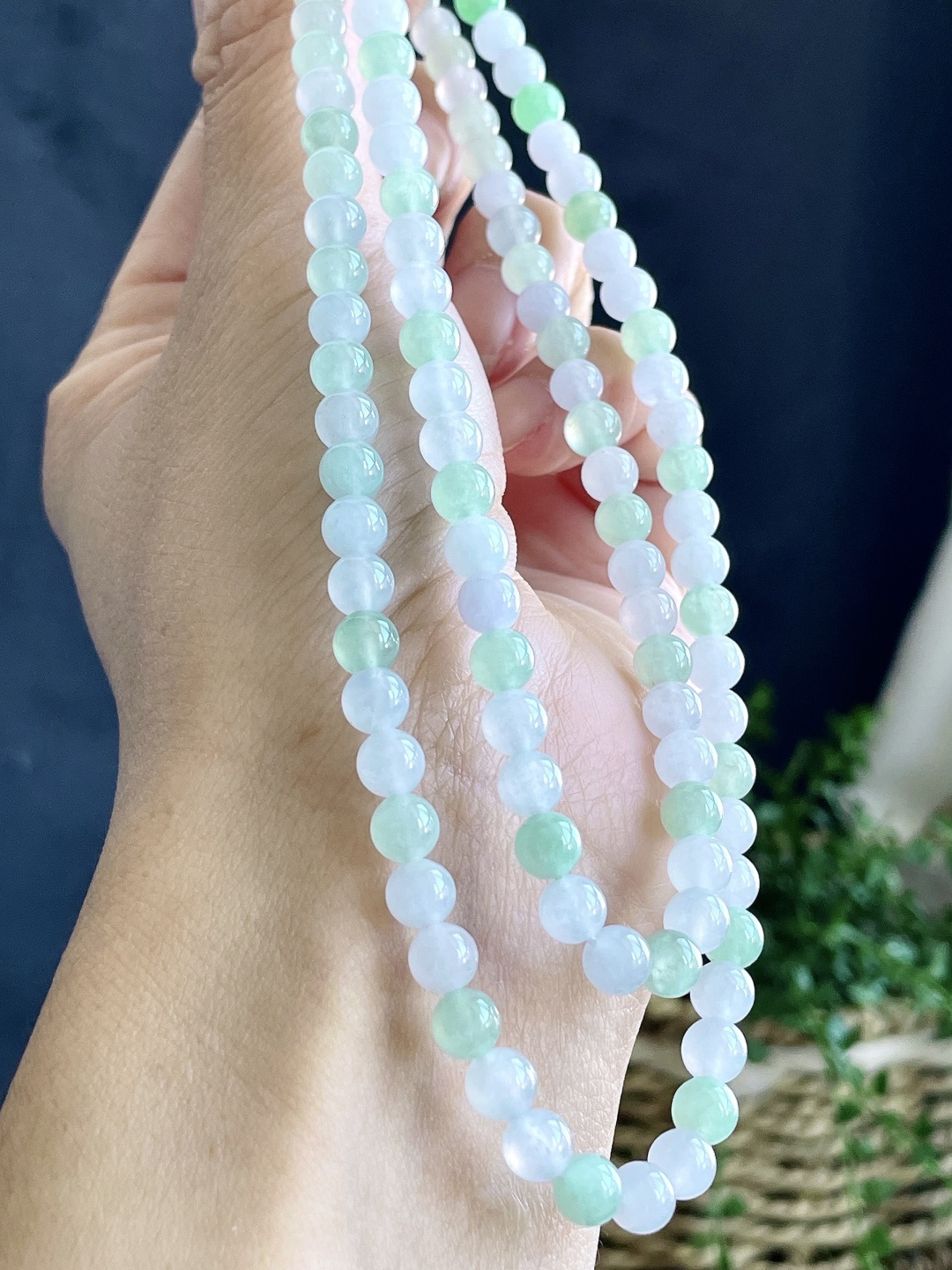 【珠子】冰多宝多彩珠链圆珠珠子珠链 【说明】缅甸 性比高 【尺寸】6.4-6mm，32cm 【重量】42克