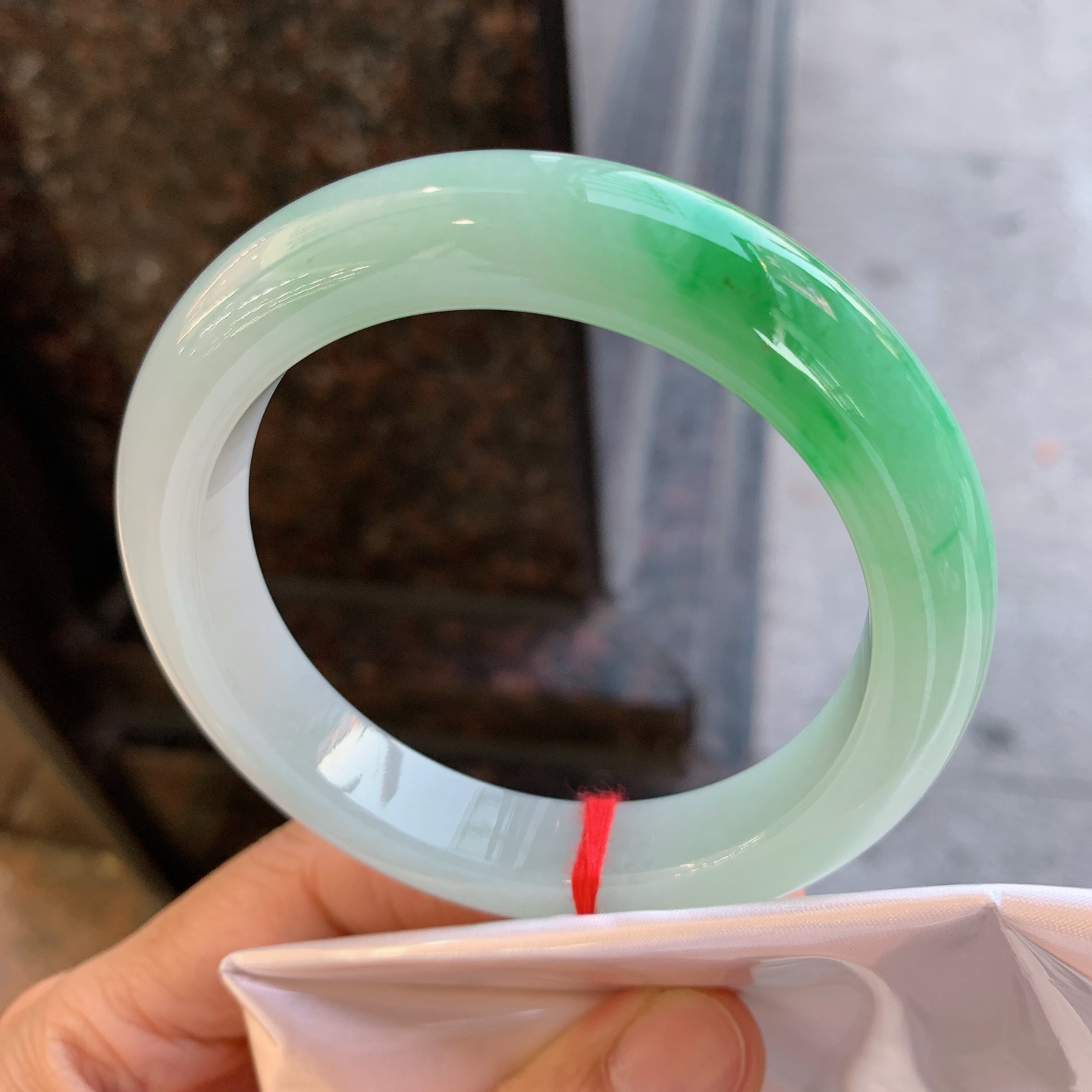 正圈飘绿 无裂 尺寸：58/22/9.8 细腻