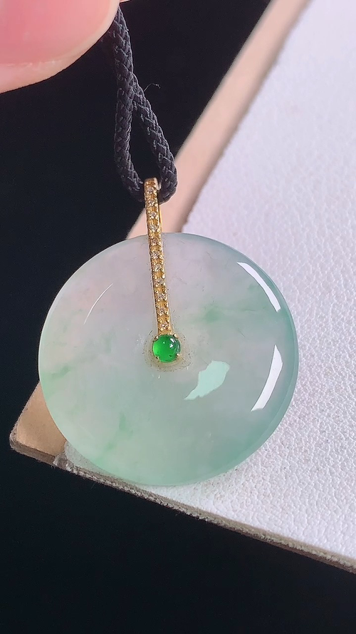 ️18K冰种飘花平安扣吊坠，无裂，尺寸:29.1-23.6-4.1mm 3