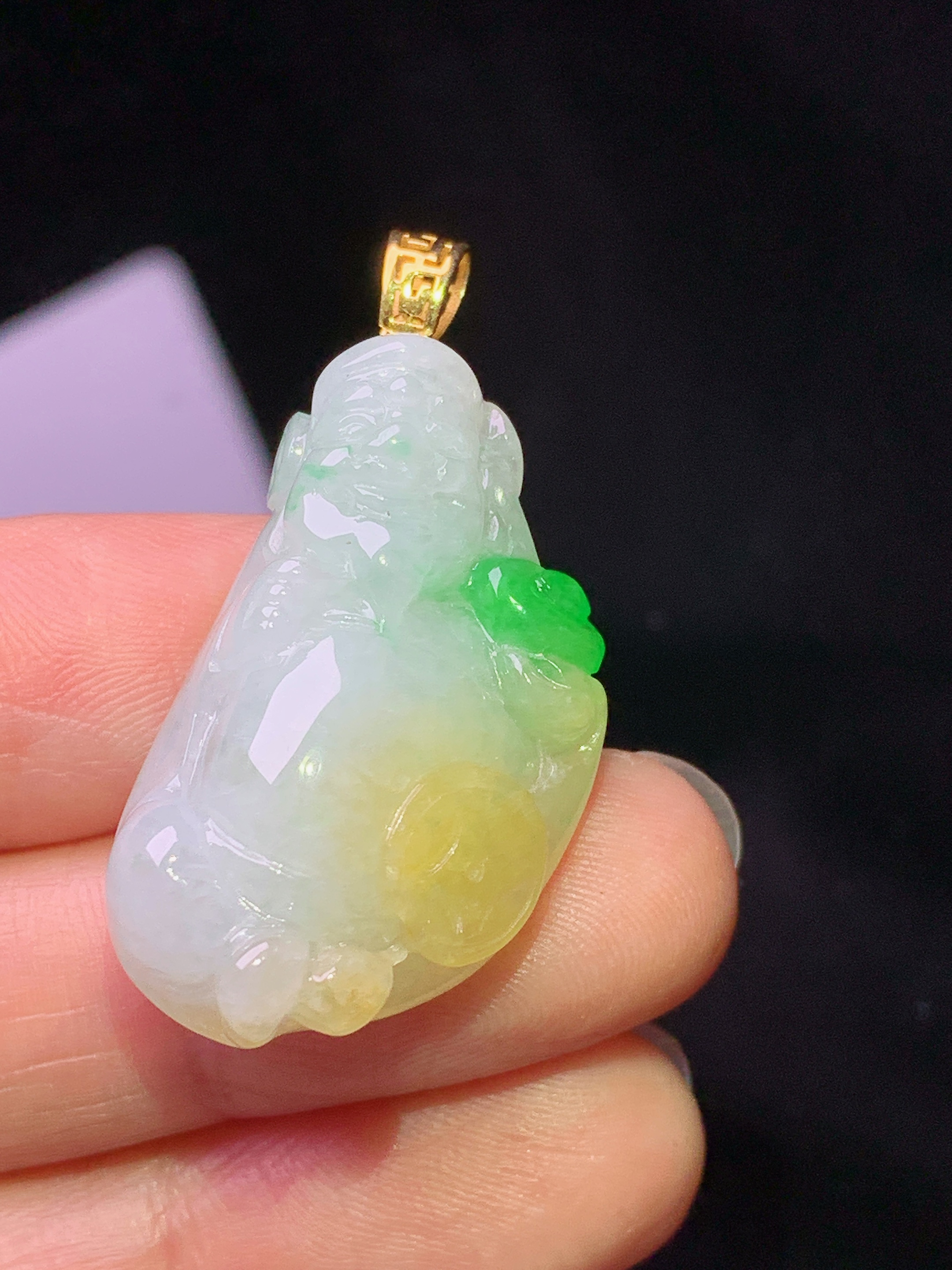 18k金镶嵌飘黄绿翡佛公吊坠 玉质细腻 色泽艳丽清新 水润亮眼 整体尺寸36.6*18*9.6 w1