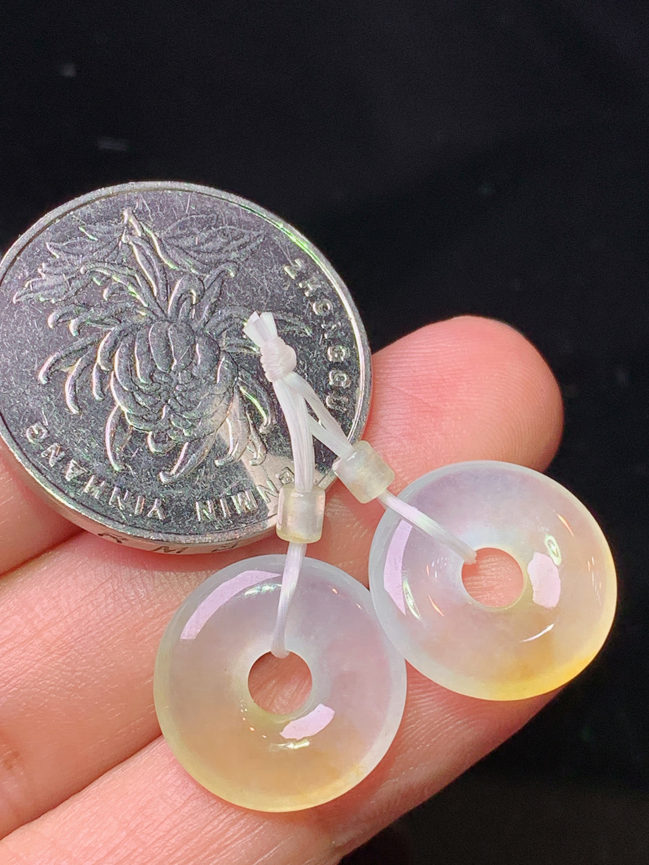 飘绿平安环一对 玉质细腻 色泽艳丽清新 水润亮眼 整体尺寸15*3 e2