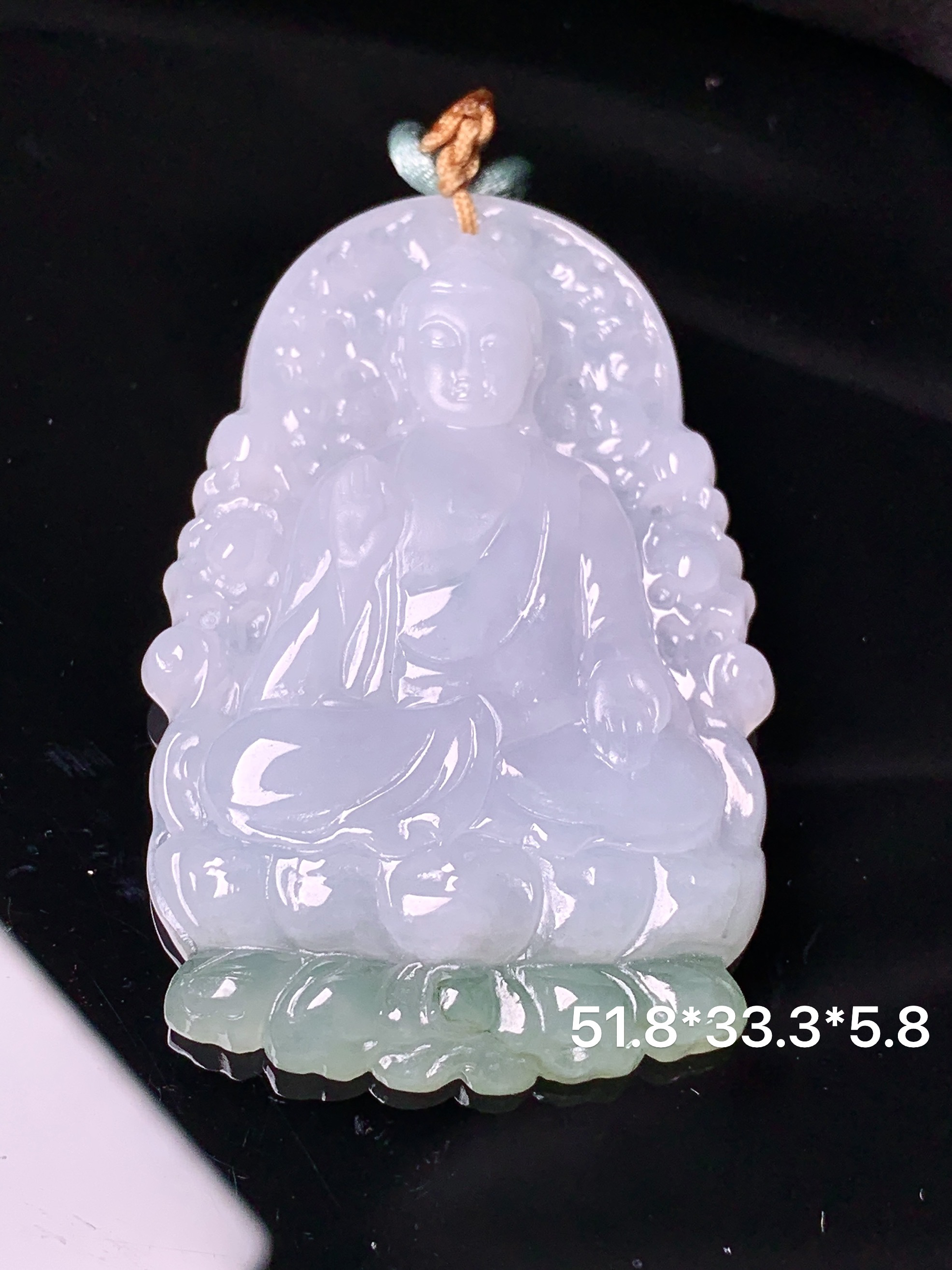 飘绿观音菩萨吊坠 玉质细腻 色泽艳丽清新 水润亮眼 整体尺寸51.8*33.3*5.8 b2