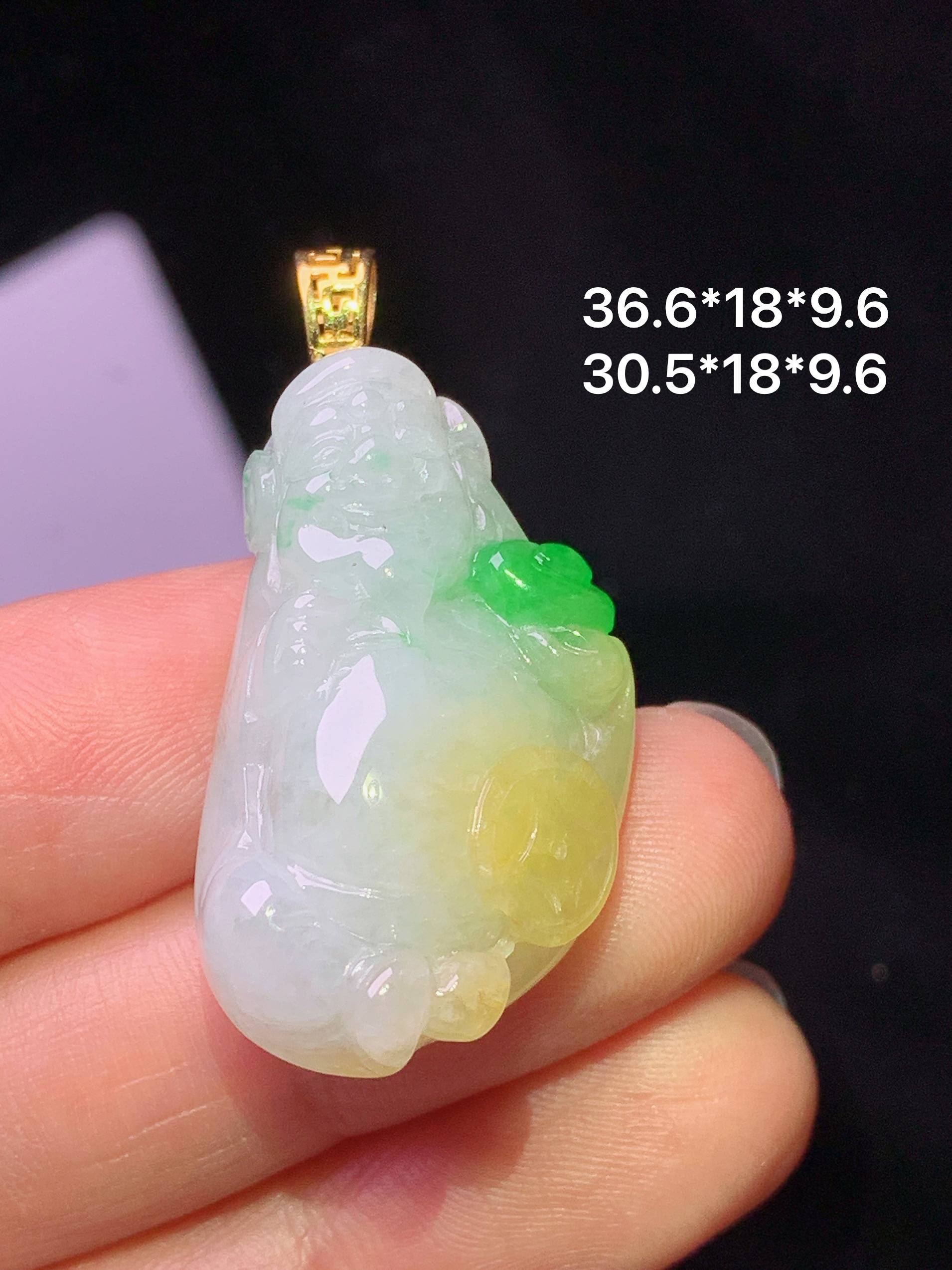 18k金镶嵌飘黄绿翡佛公吊坠 玉质细腻 色泽艳丽清新 水润亮眼 整体尺寸36.6*18*9.6 w1