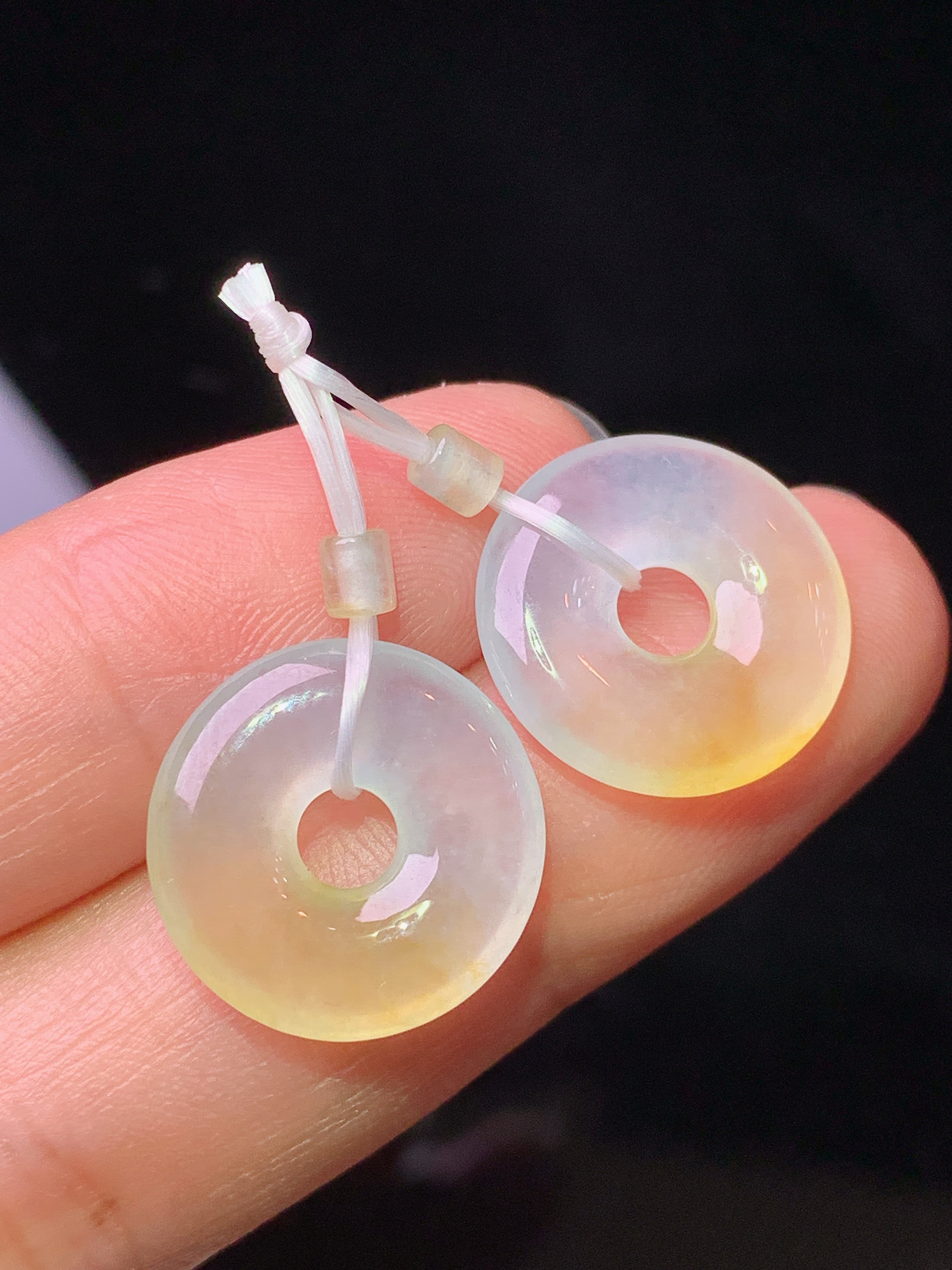 飘绿平安环一对 玉质细腻 色泽艳丽清新 水润亮眼 整体尺寸15*3 e2