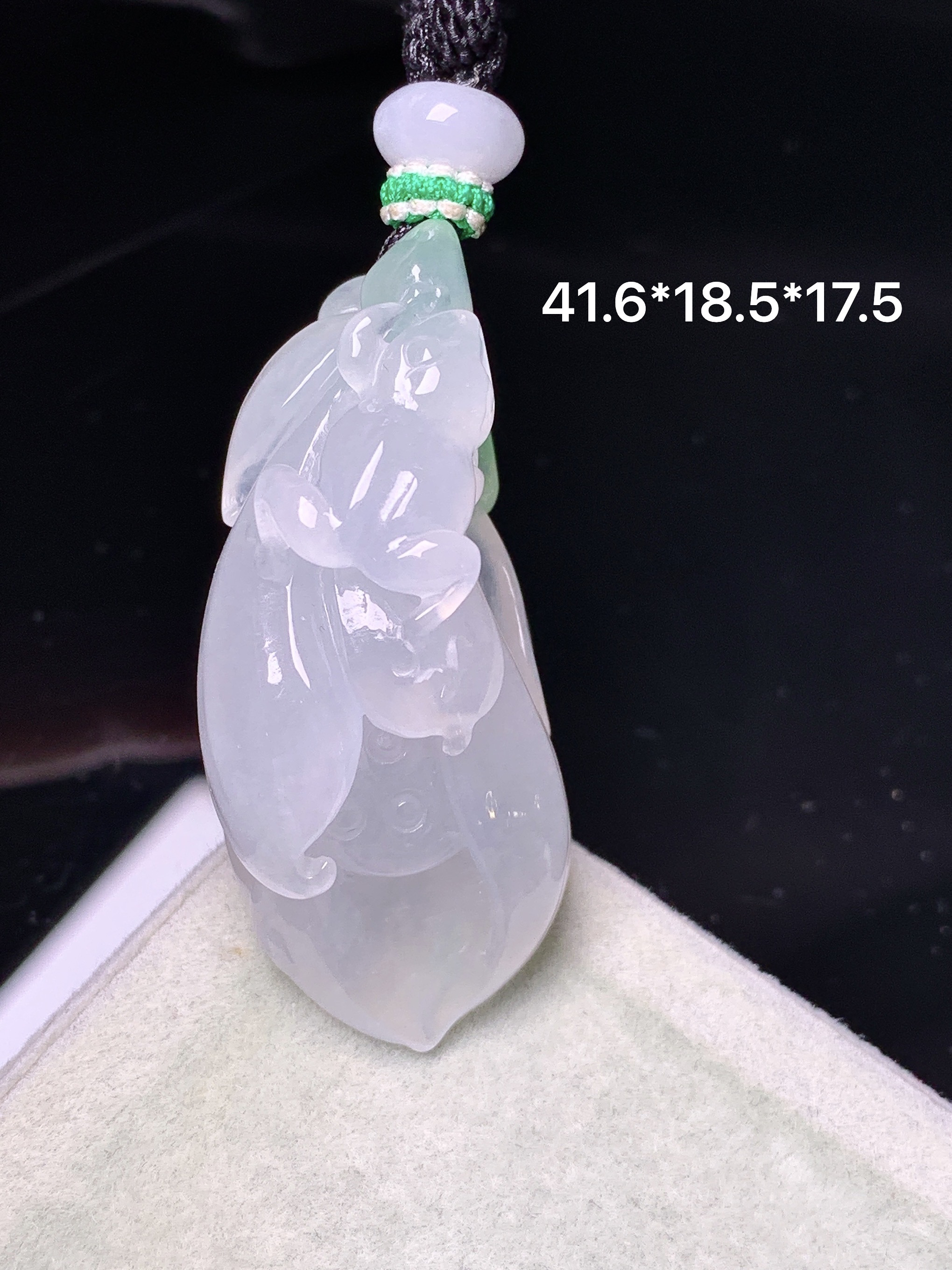 冰种兰花件吊坠 玉质细腻 色泽艳丽清新 水润亮眼 整体尺寸41.6*18.5*17.5 a5
