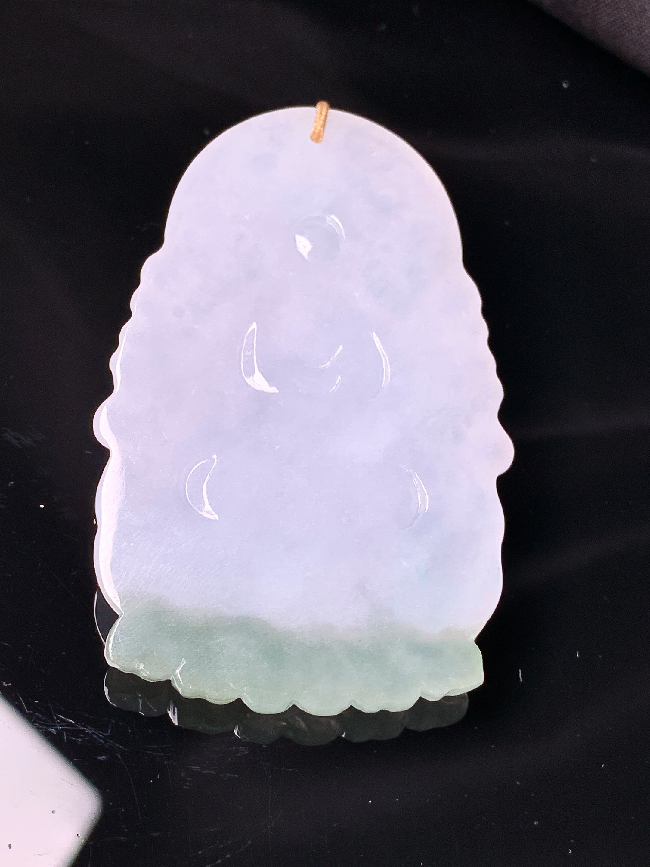 飘绿观音菩萨吊坠 玉质细腻 色泽艳丽清新 水润亮眼 整体尺寸51.8*33.3*5.8 b2