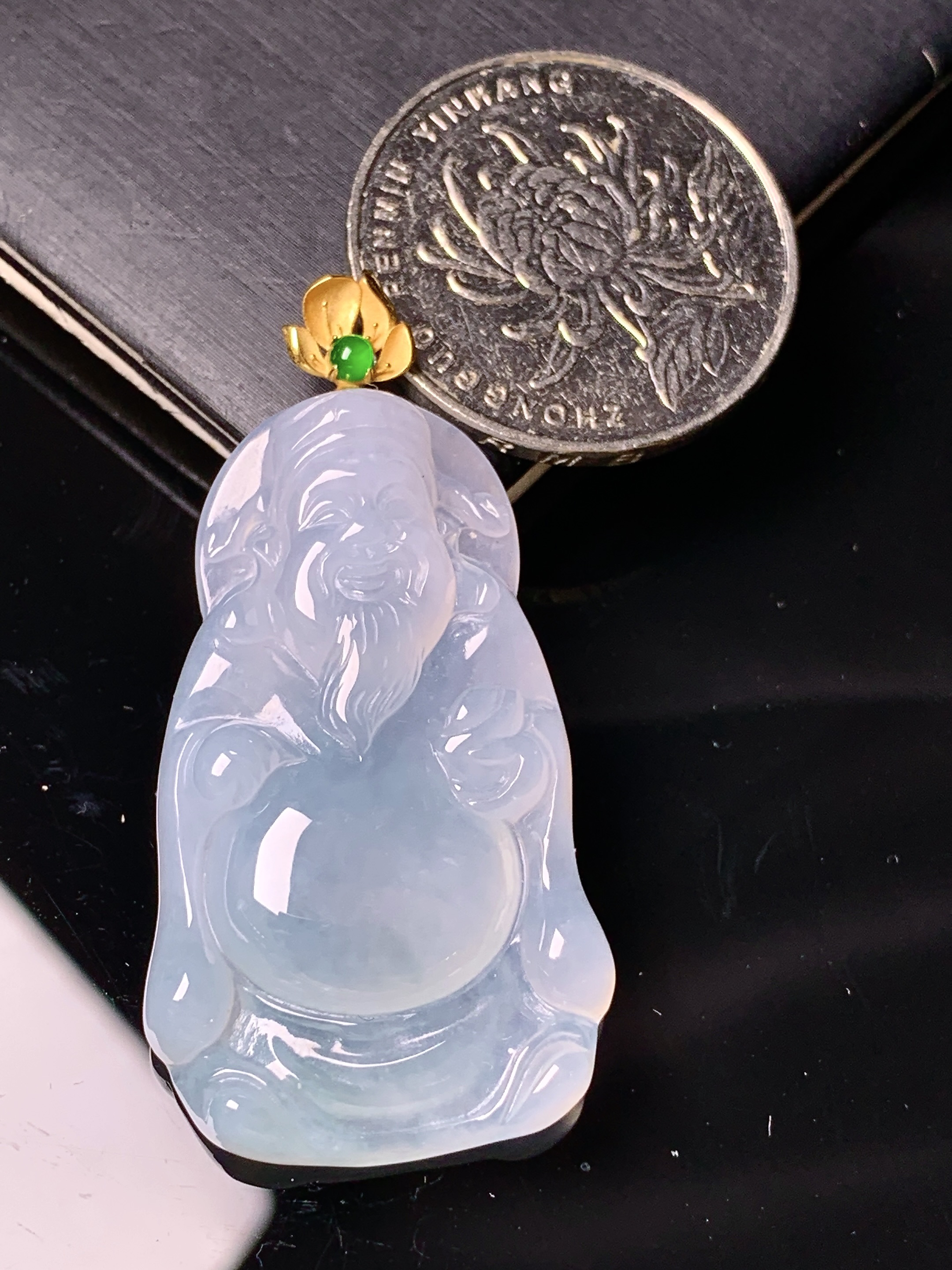 18k金镶嵌冰种财神吊坠 玉质细腻 色泽艳丽清新 水润亮眼 整体尺寸45.3*22.8*5.8 h3