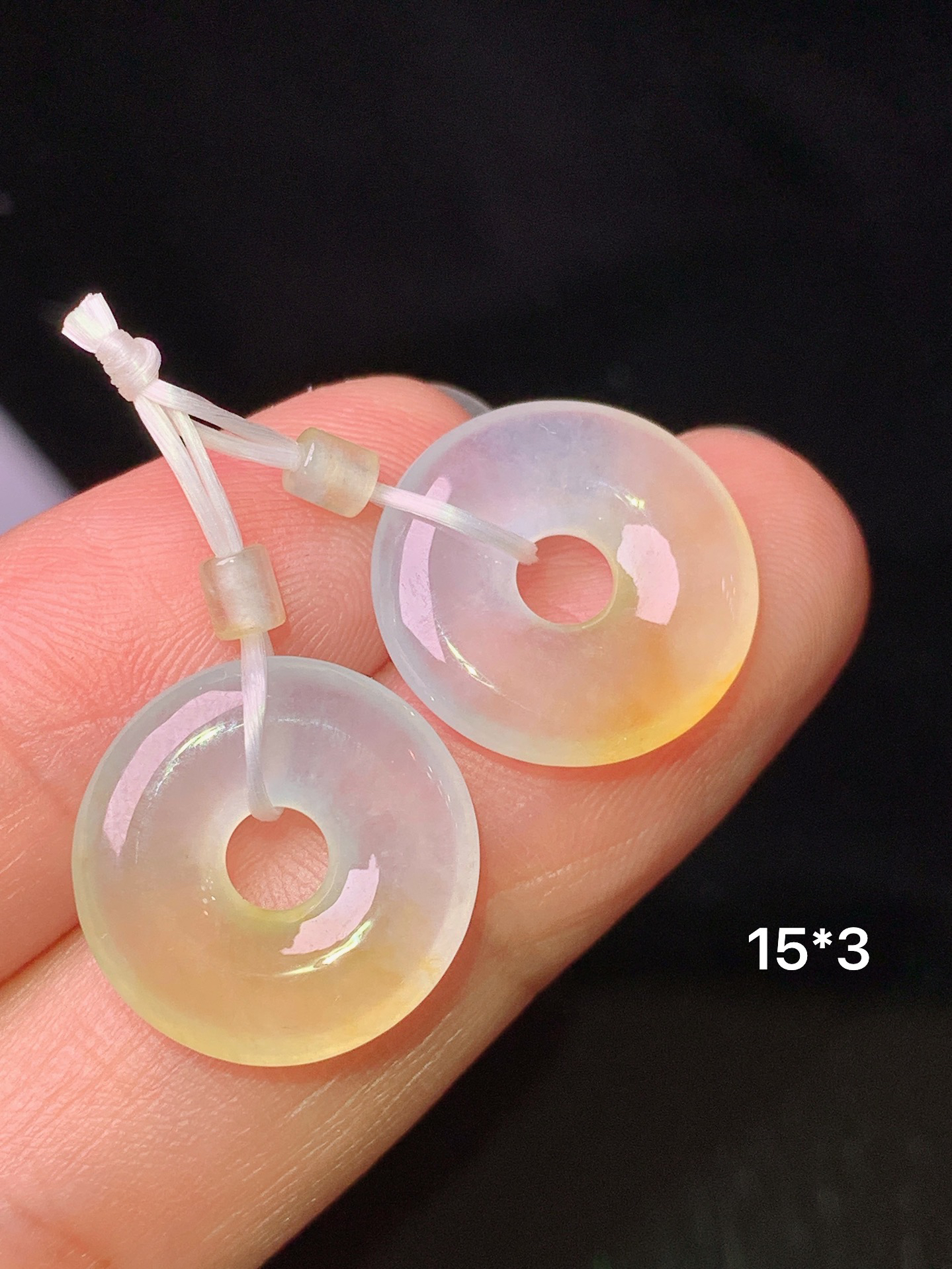 飘绿平安环一对 玉质细腻 色泽艳丽清新 水润亮眼 整体尺寸15*3 e2