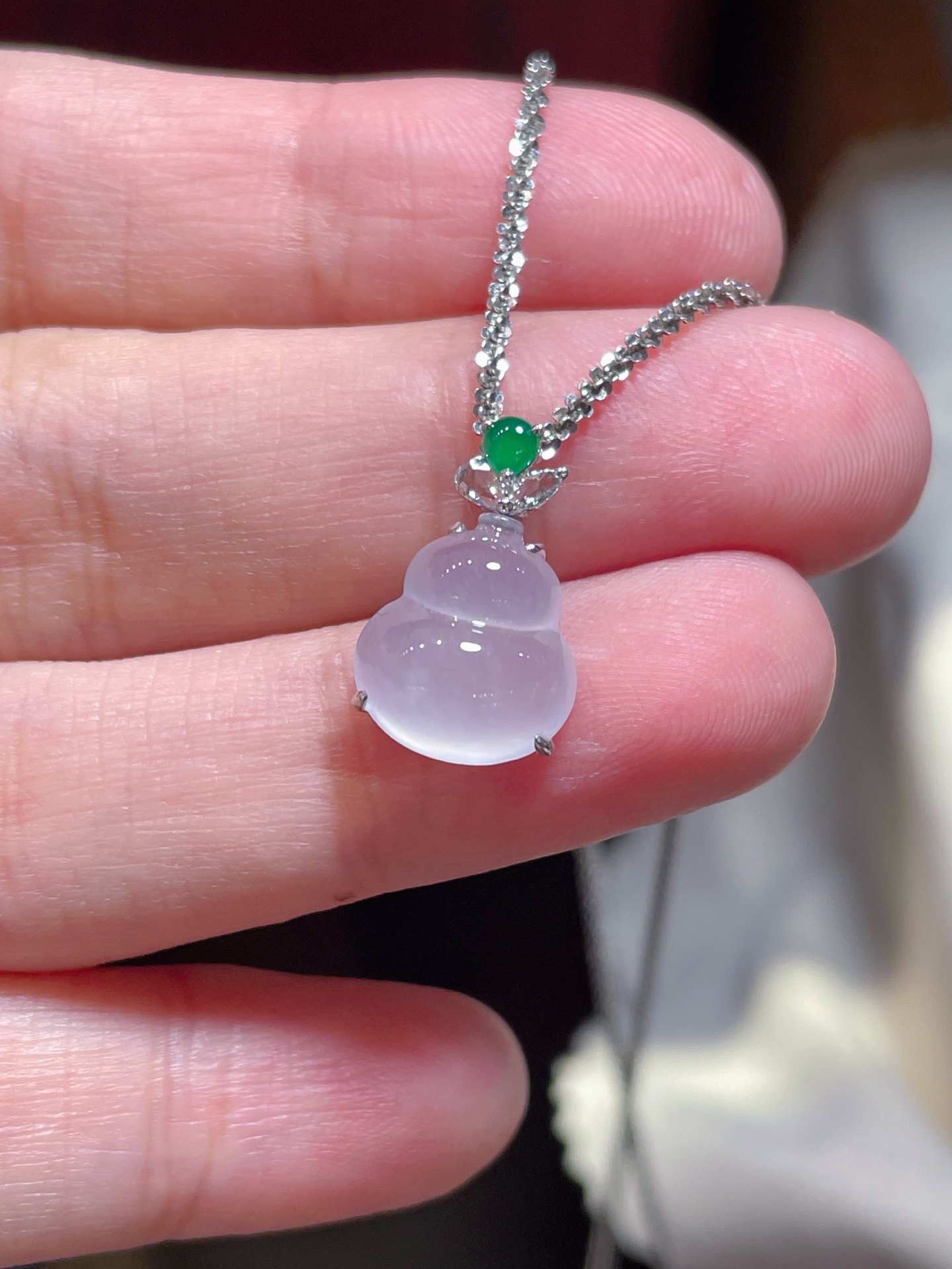️翡翠冰种葫芦吊坠，起荧光，种水好好，裸石很饱满，专挑好品相，18k镶嵌，11.4-10.4-4.8