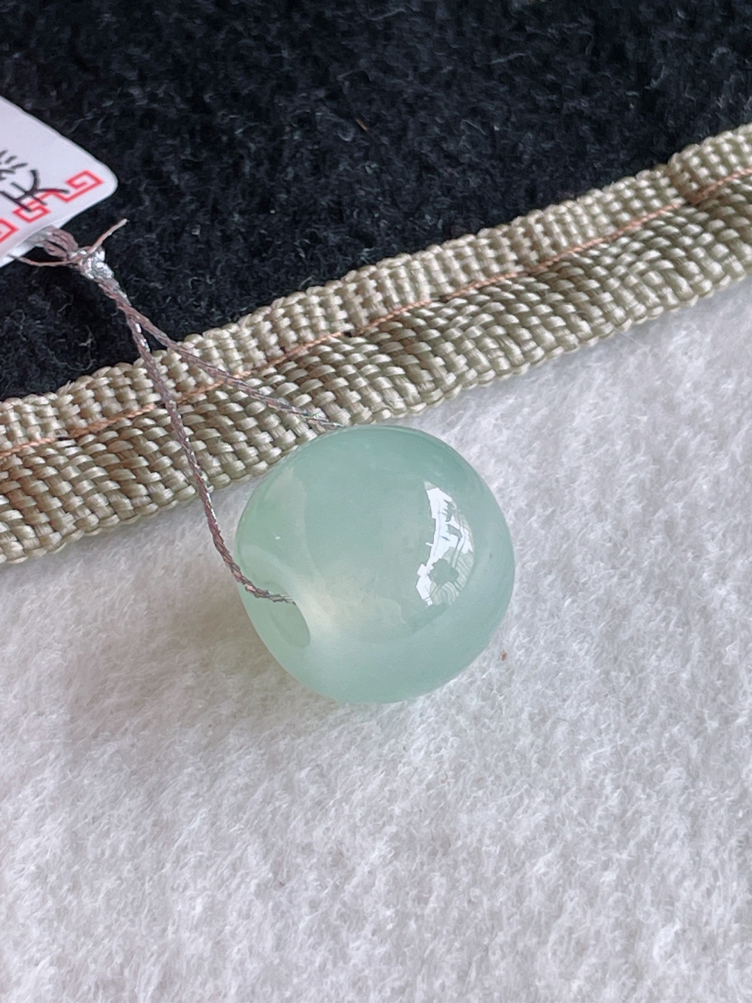 ️，缅甸天然翡翠A货，冰种飘花路路通单珠，尺寸：14.8-12.3mm。【编4056】