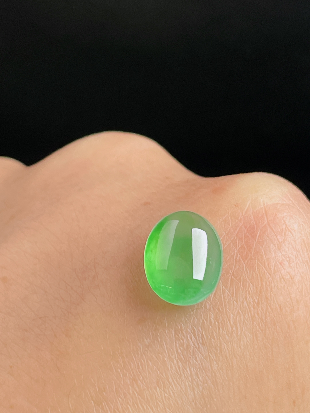 ️冰绿蛋面，老种起光，细底通透，尺寸：10.7/7.9/3.8mm