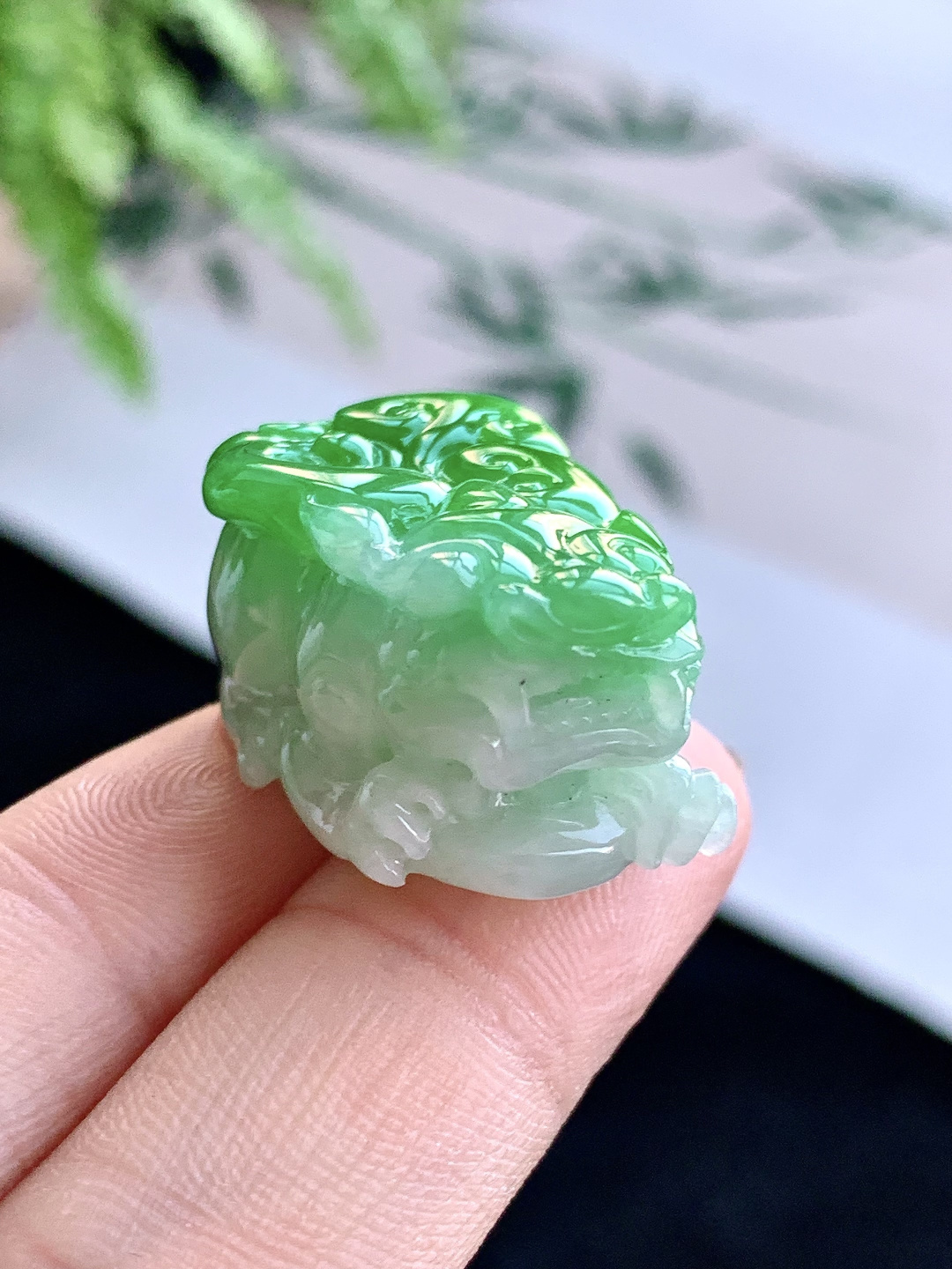 【裸石】️冰糯种飘阳绿貔貅吊坠 【说明】缅甸 性比高 超厚 【尺寸】30.2-20.3-15.7 【重量】18.7克