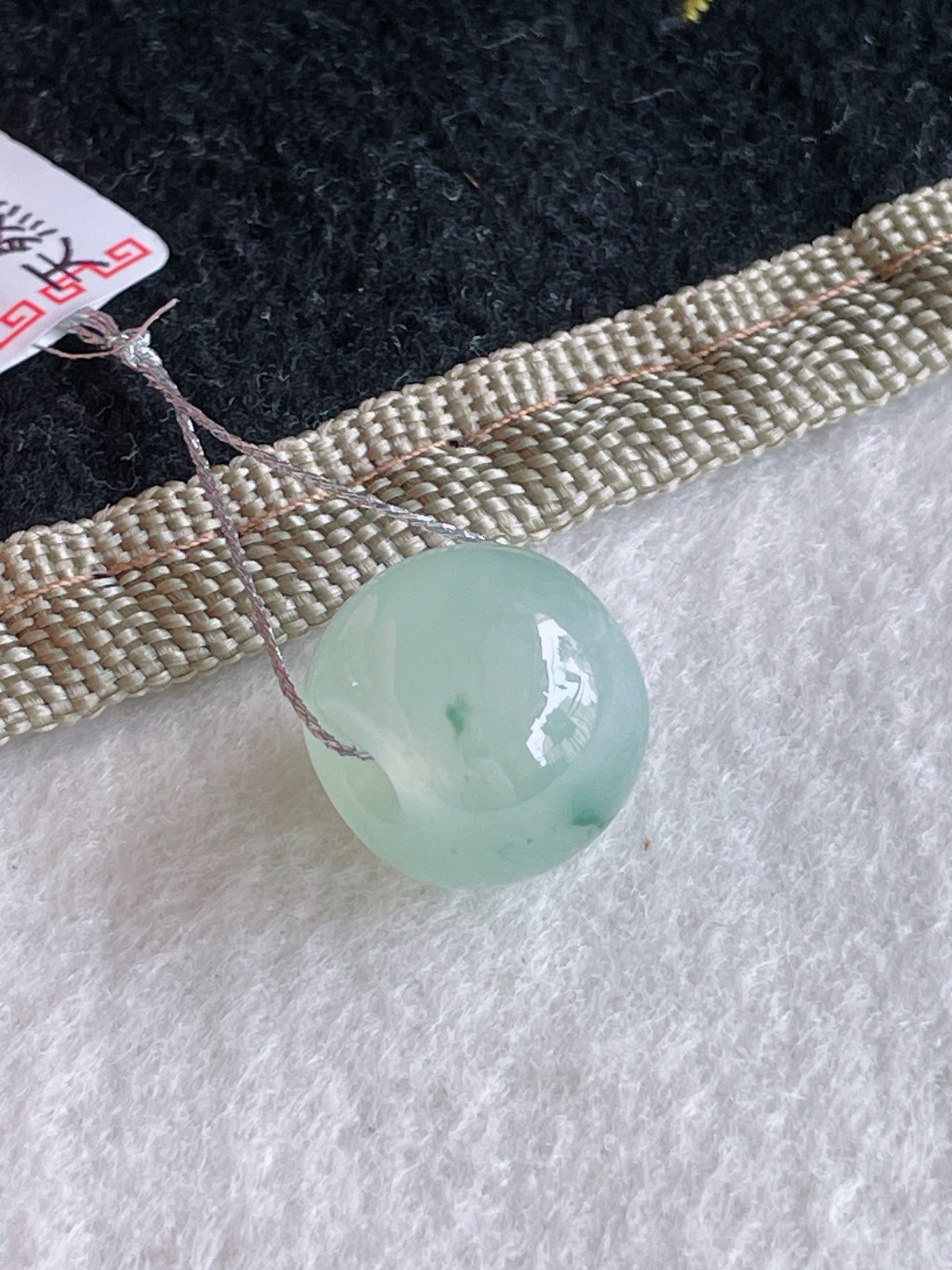️，缅甸天然翡翠A货，冰种飘花路路通单珠，尺寸：14.8-12.3mm。【编4056】